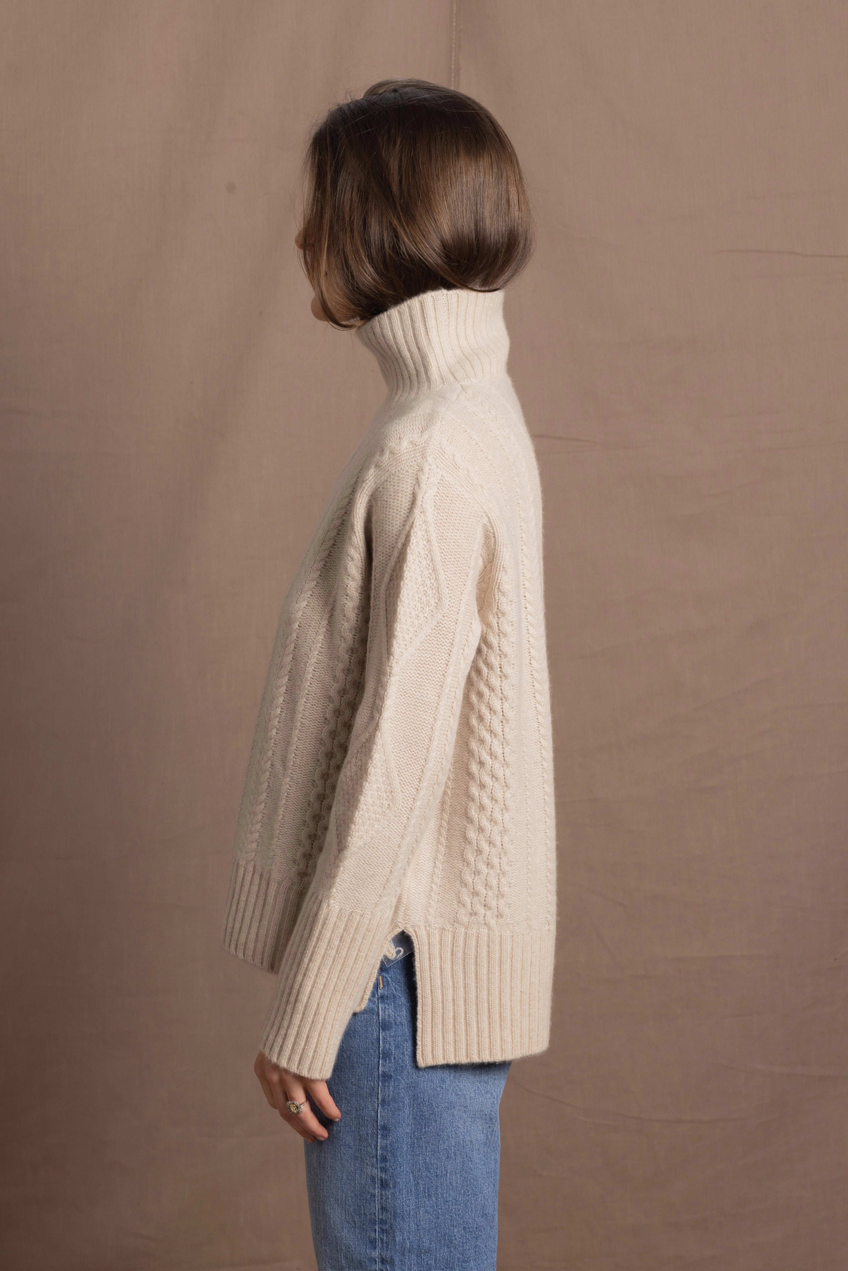 100% Cashmere Aran Sweater with Turtleneck in Cream
