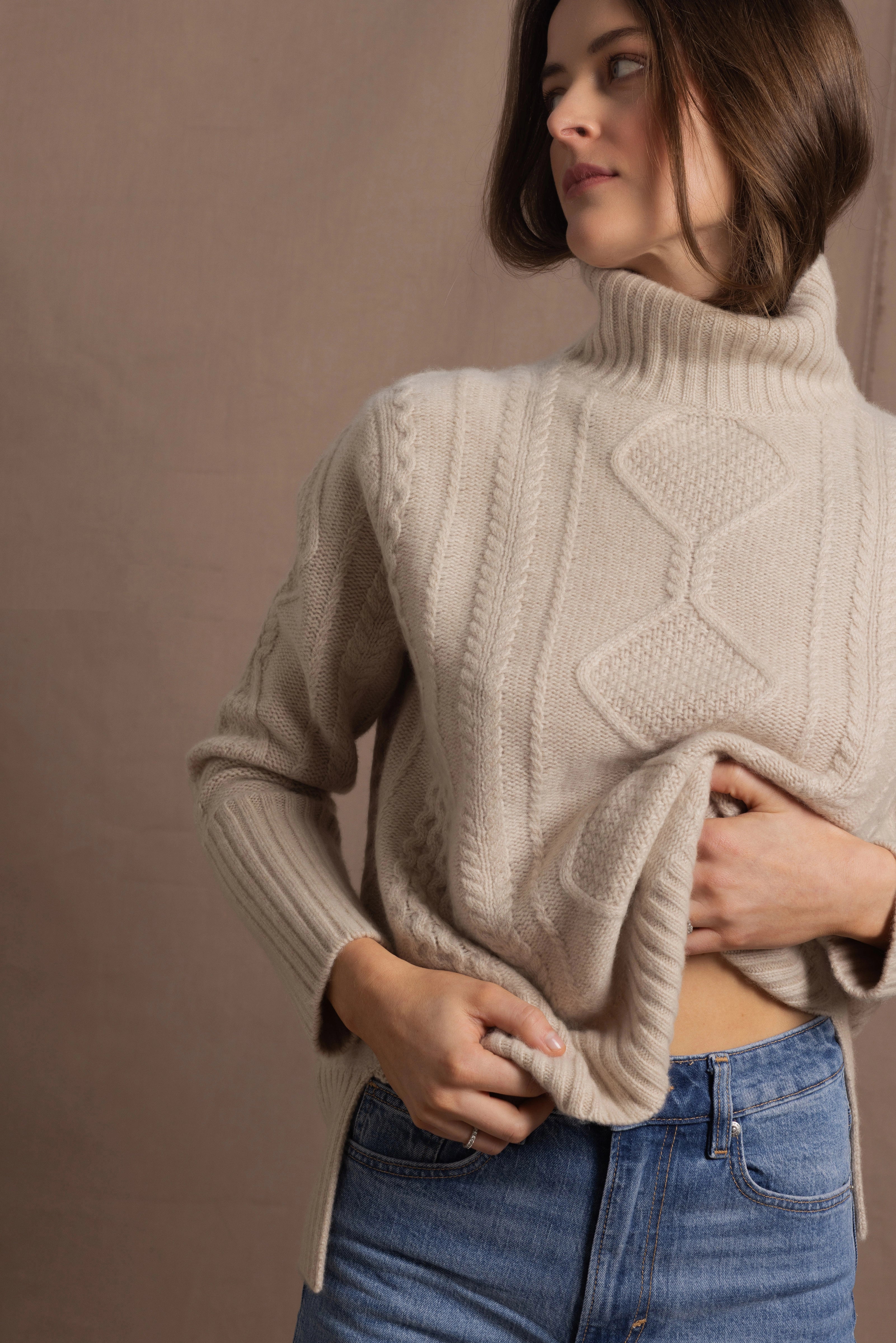 100% Cashmere Aran Sweater with Turtleneck in Cream