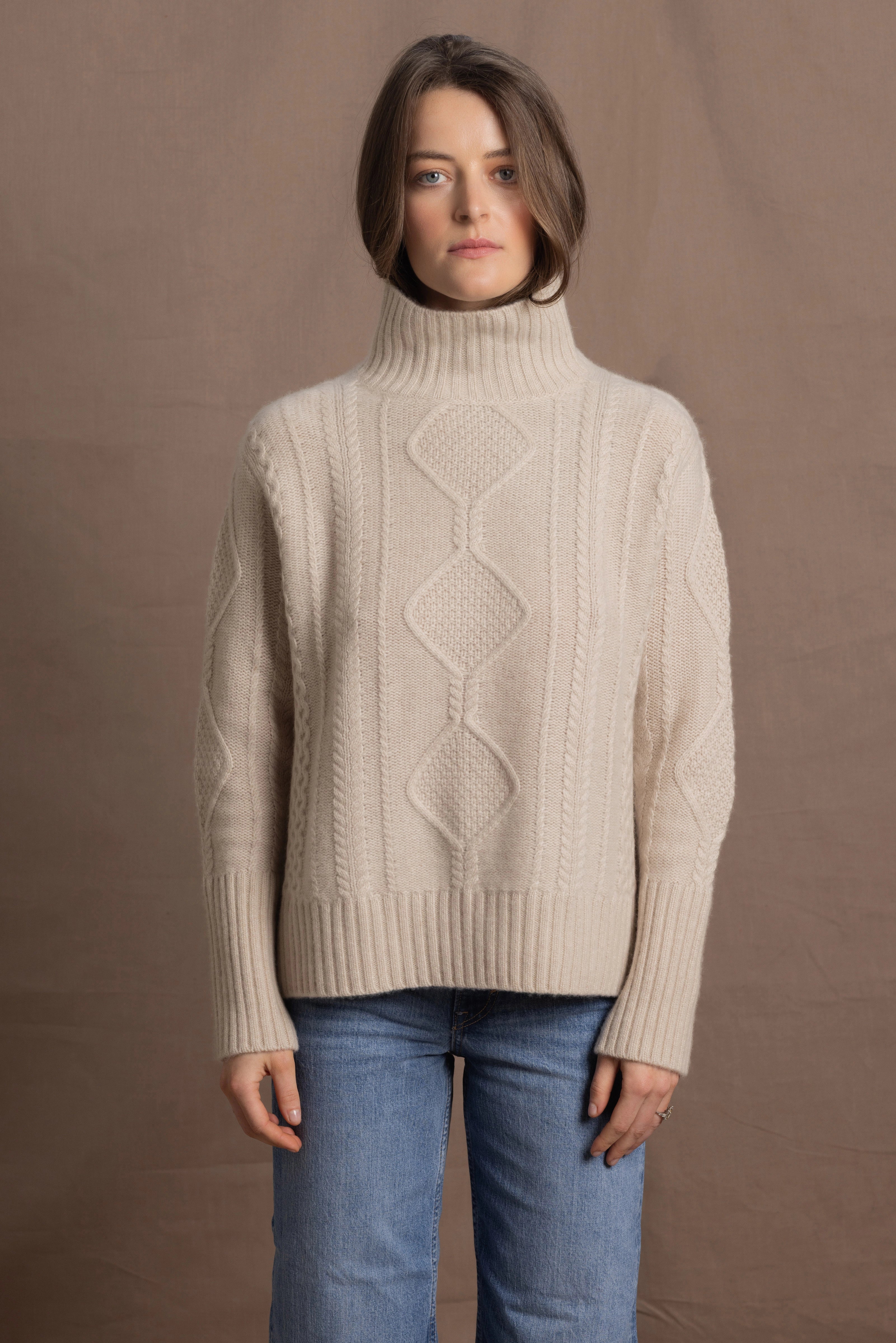 100% Cashmere Aran Sweater with Turtleneck in Cream