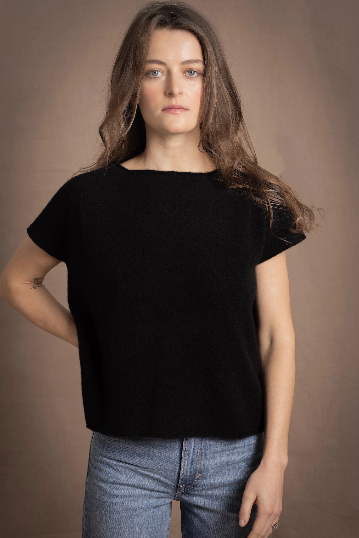 lady standing with 100% cashmere tee short sleeve sweater in black