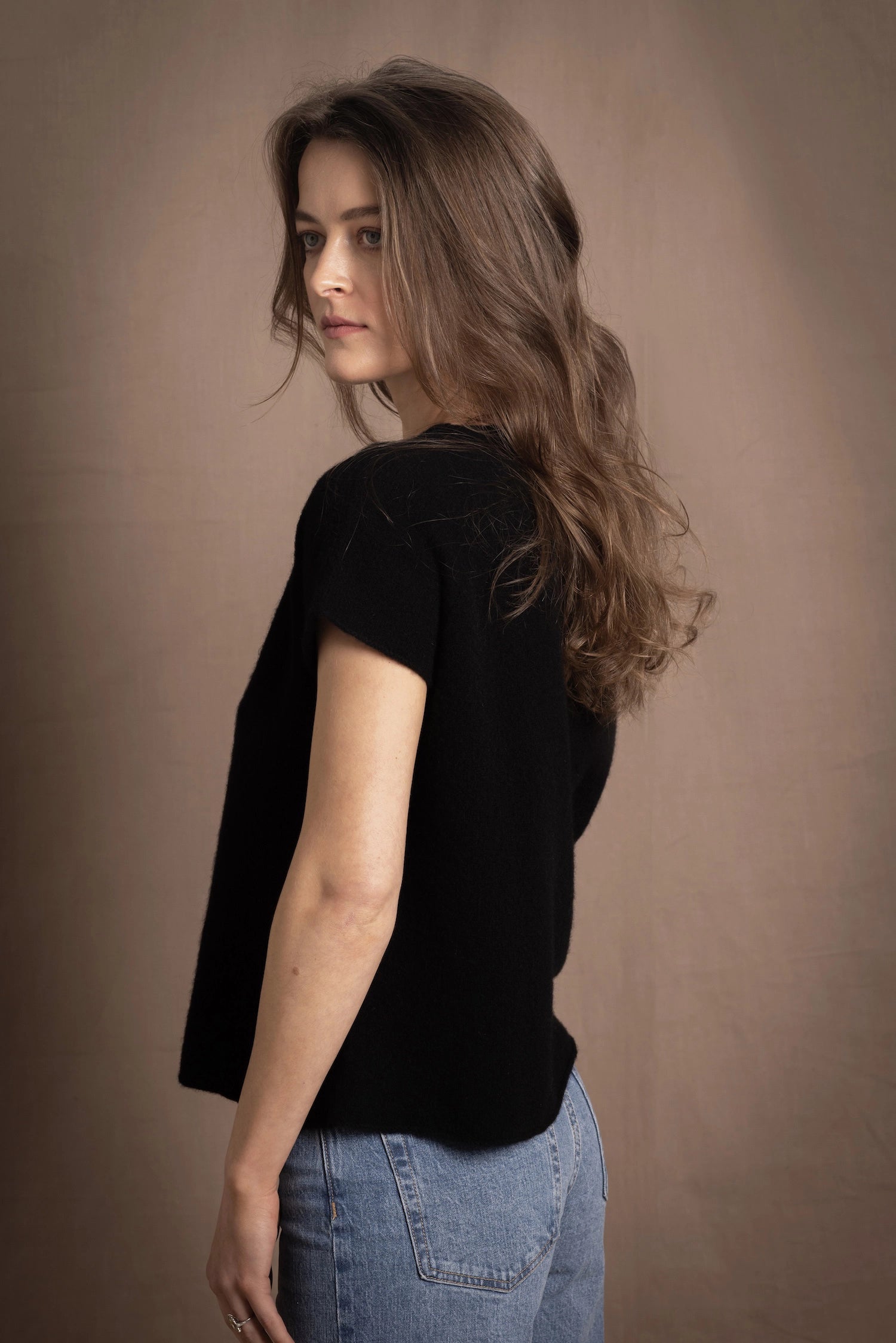 lady standing with 100% cashmere tee short sleeve sweater in black