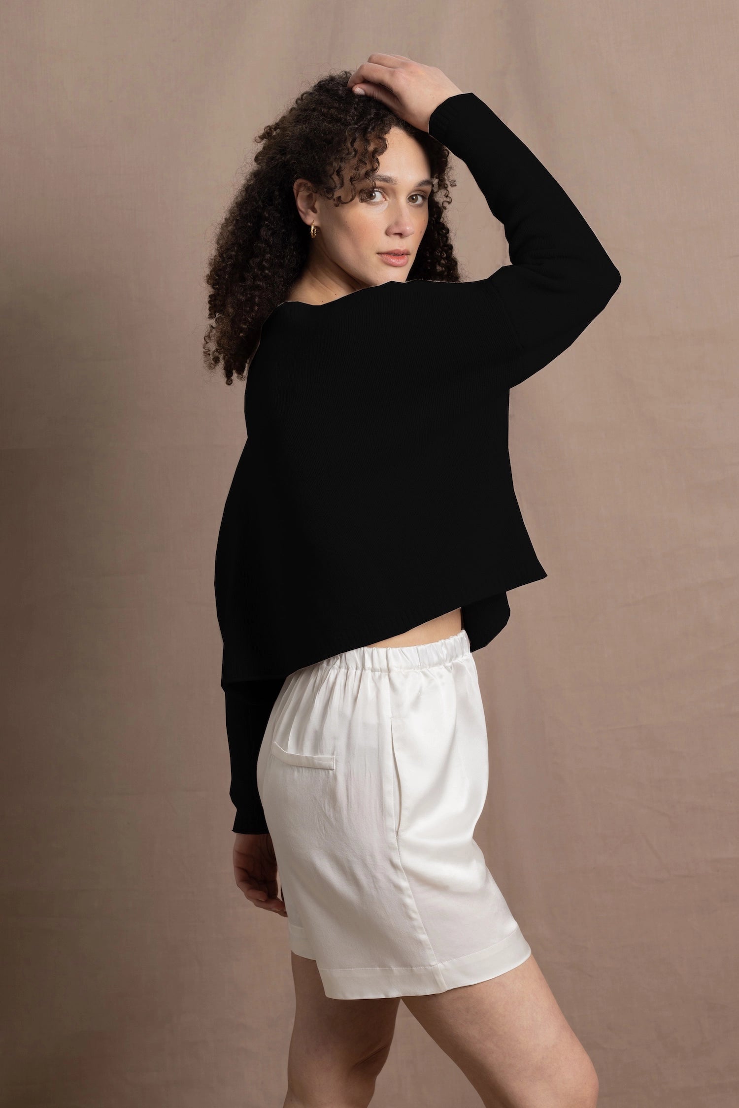 100% Cashmere Cropped Oversized Sweater in Black