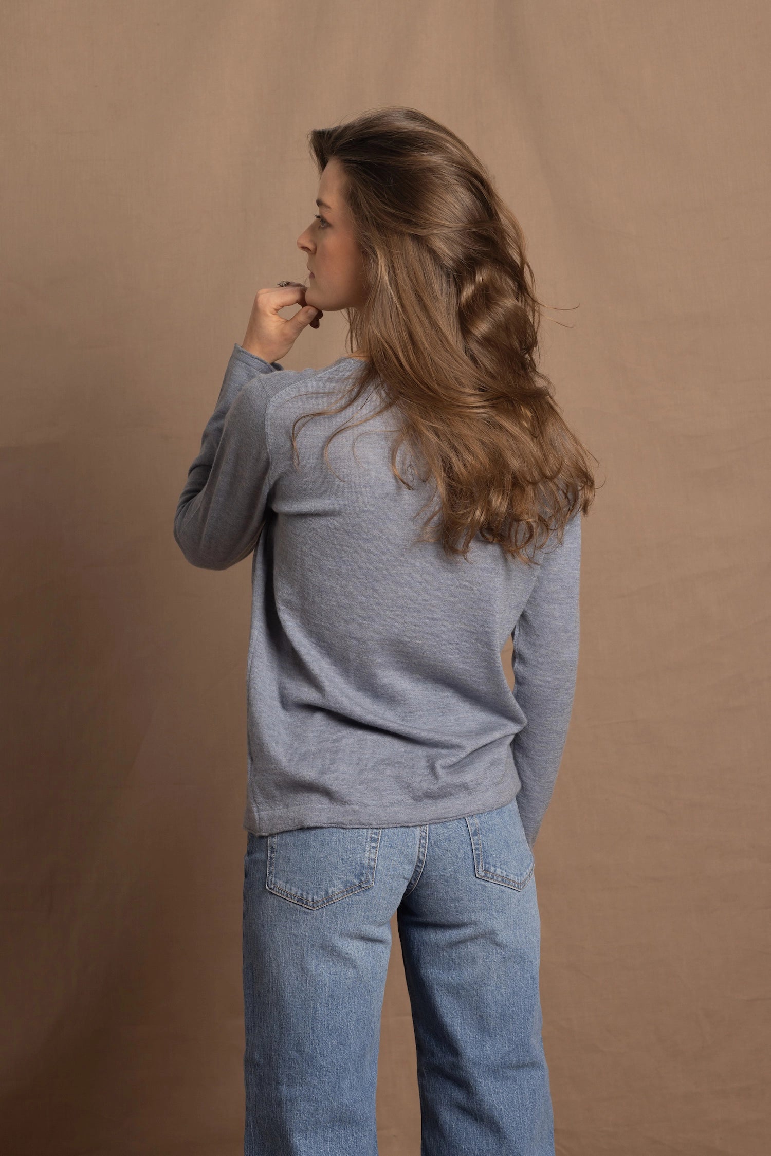 Lightweight Summer Cashmere Crew Neck Sweater in Heron Grey