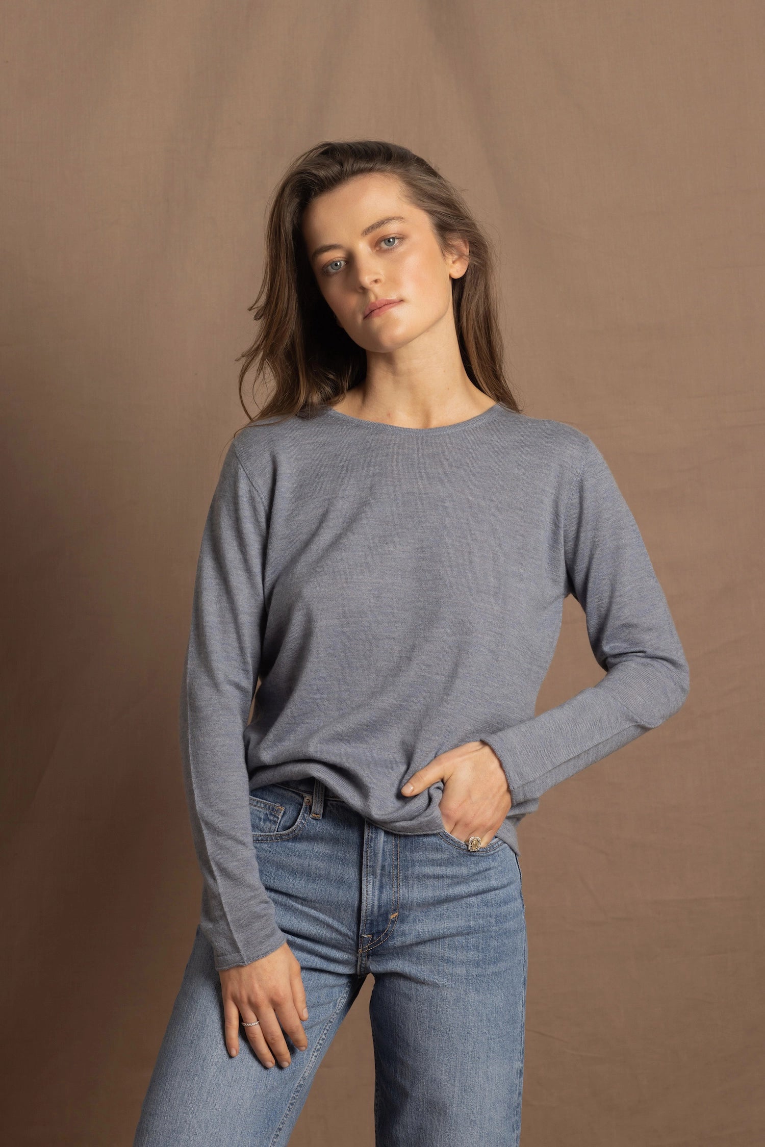Lightweight Summer Cashmere Crew Neck Sweater in Heron Grey
