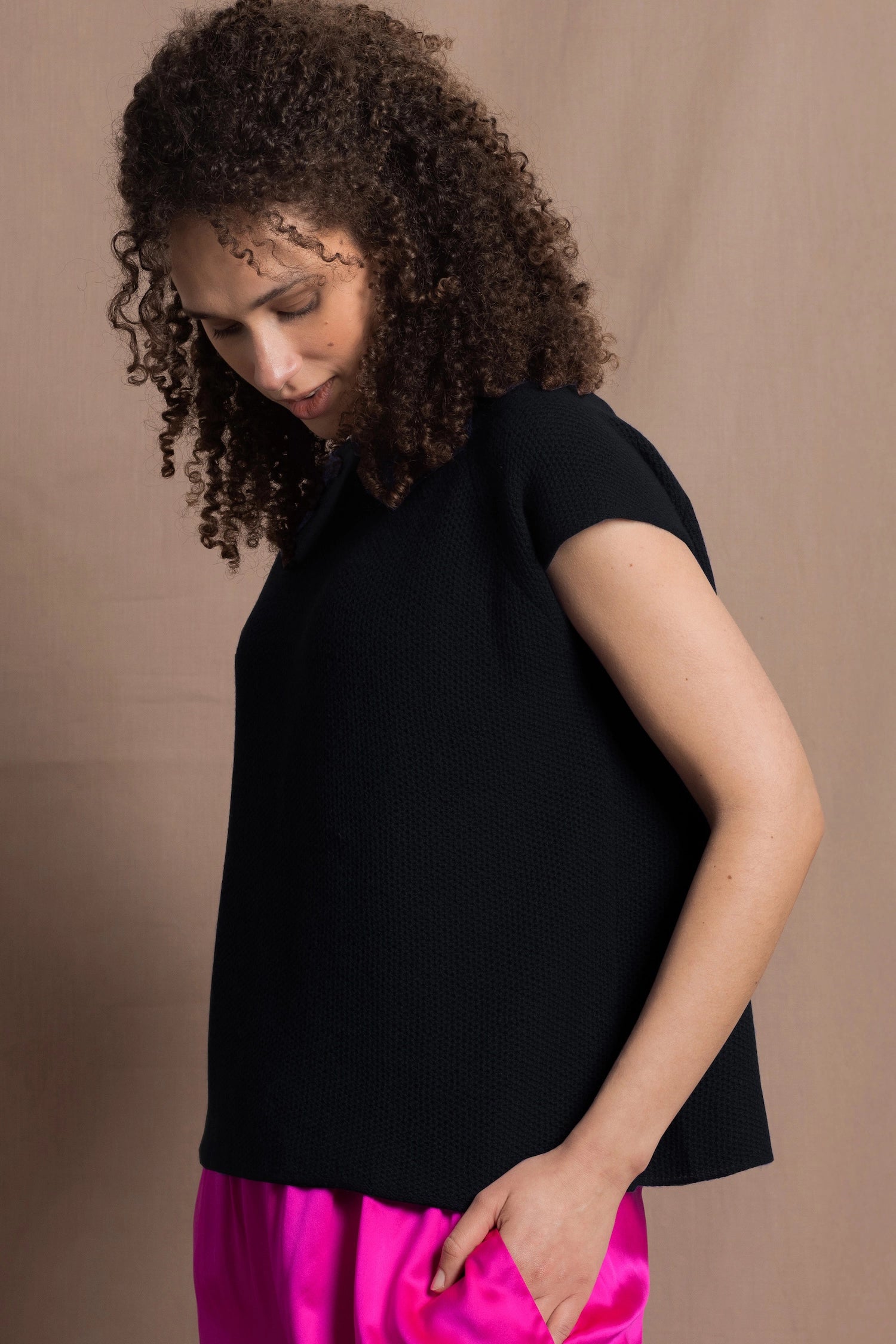 100% Cashmere Tee Sweater in Black worn with bright neon pink silk trousers