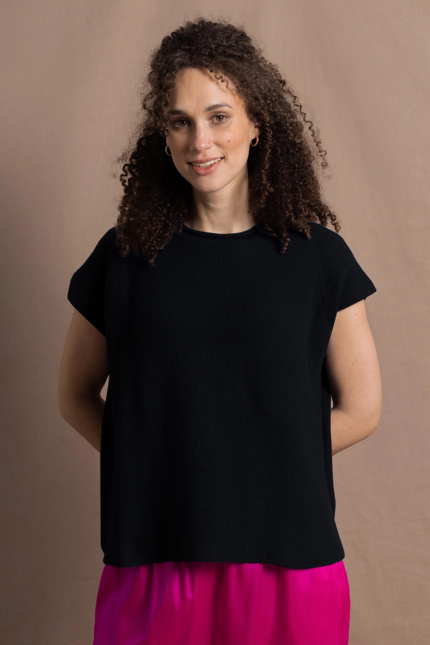 100% Cashmere Tee Sweater in Black worn with bright neon pink silk trousers