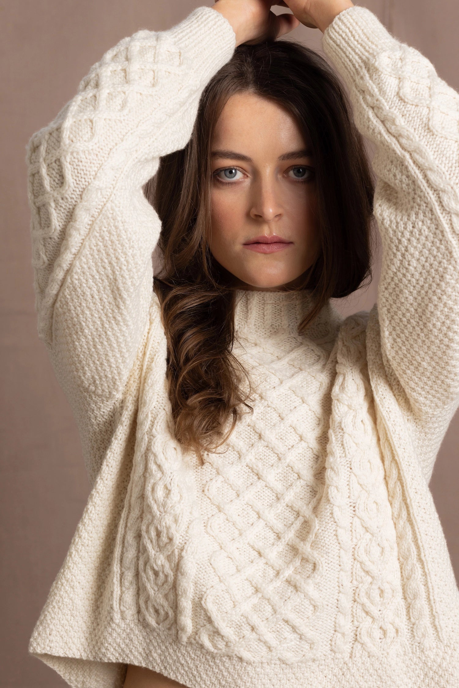 Authentic Irish 100% Pure Cashmere Aran Turtleneck Cropped Sweater in Cream