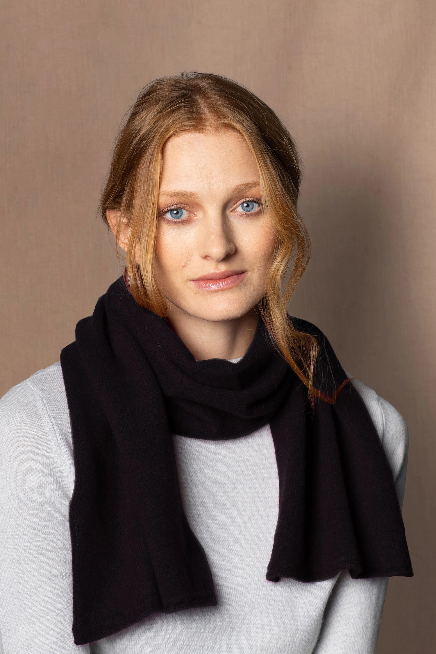 pure cashmere scarf in black