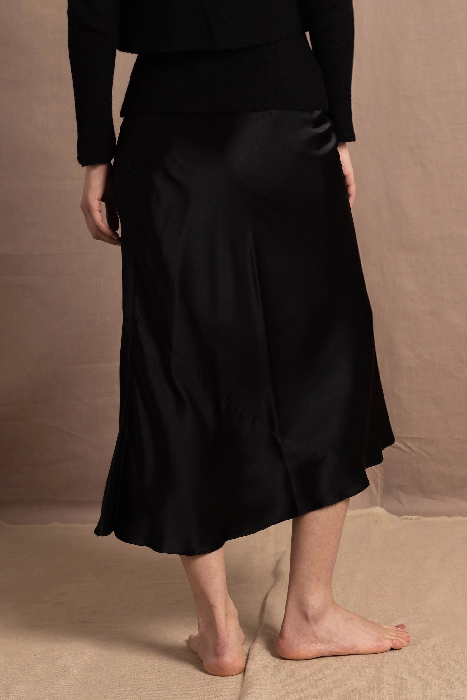 A pure 100% Silk Midi Skirt in Black