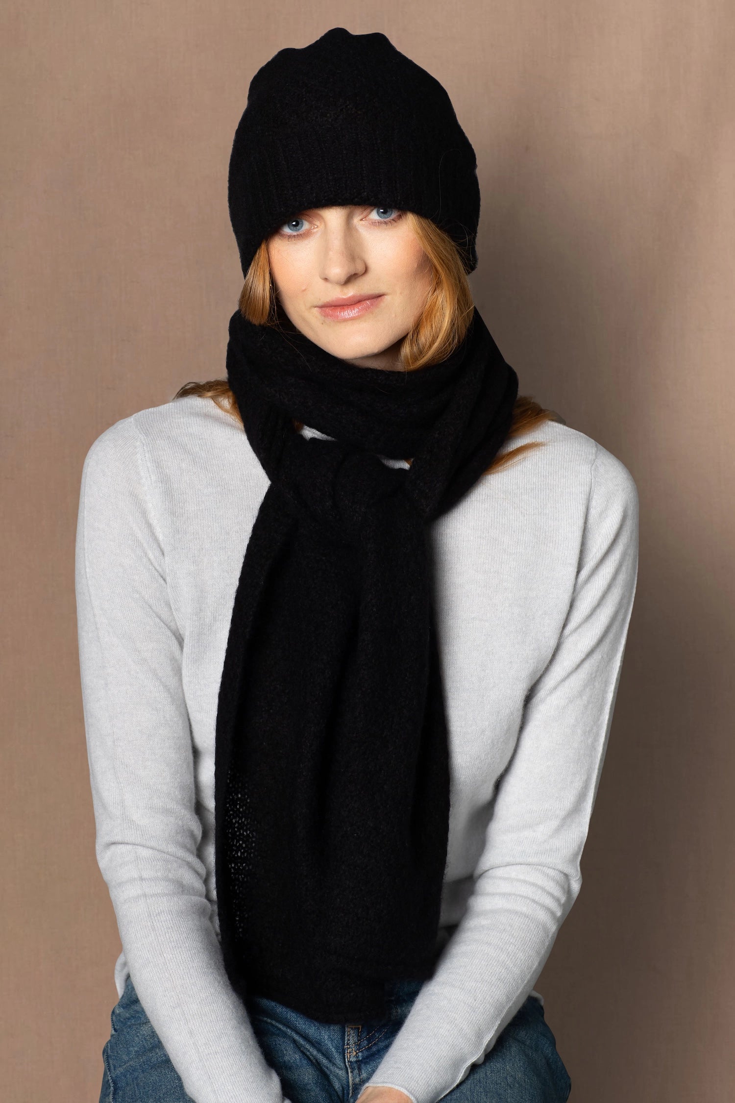 luxury cashmere scarf in black