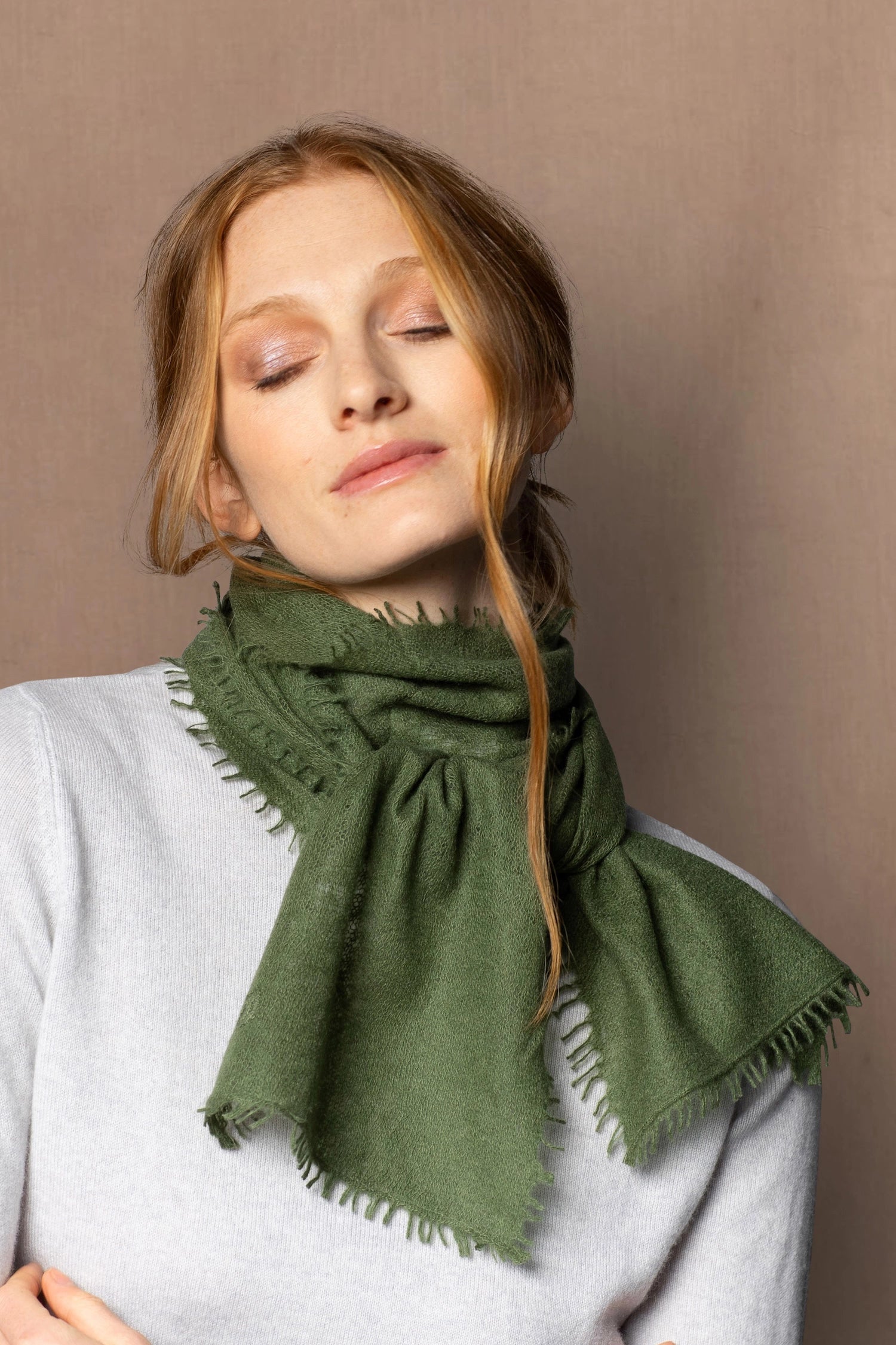 lightweight cashmere scarf in green