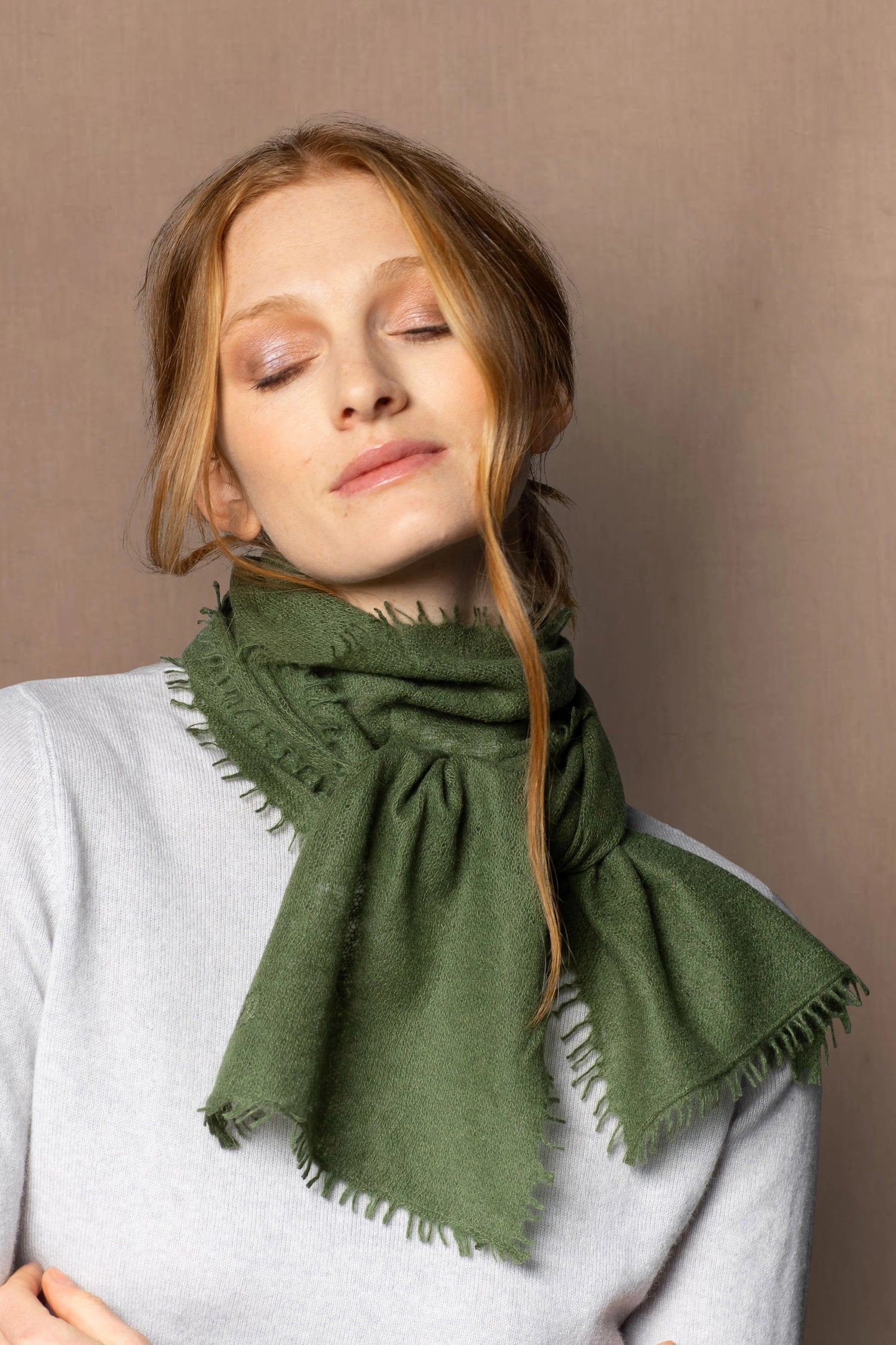 lightweight cashmere scarf in green