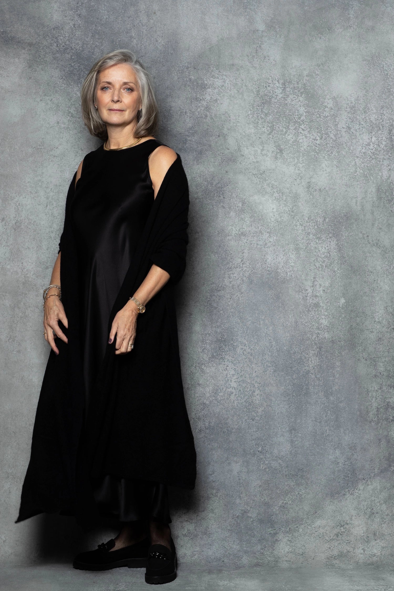 large cashmere wrap in black