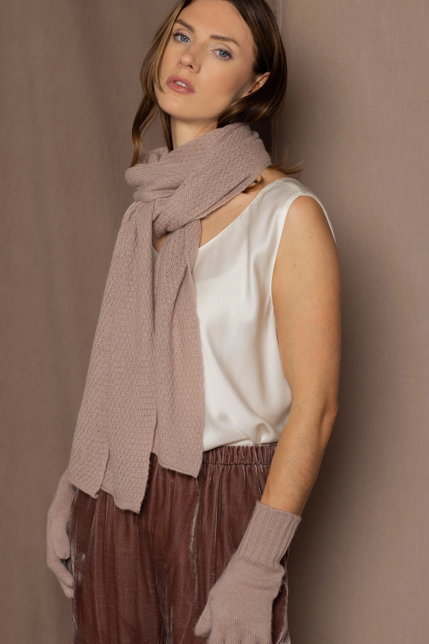 cashmere scarf in dusty pink