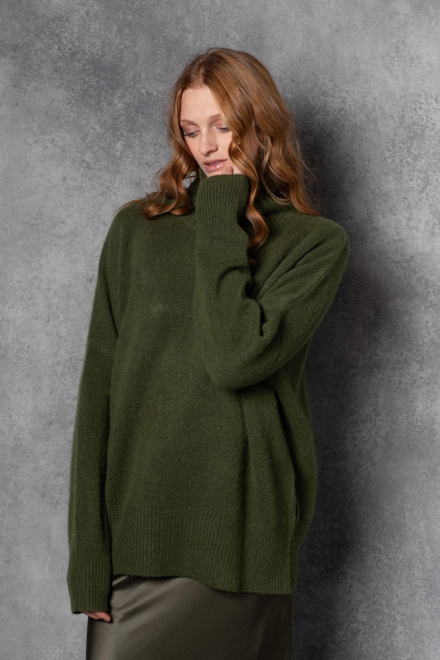 Oversized Cashmere Turtleneck Sweater in Green