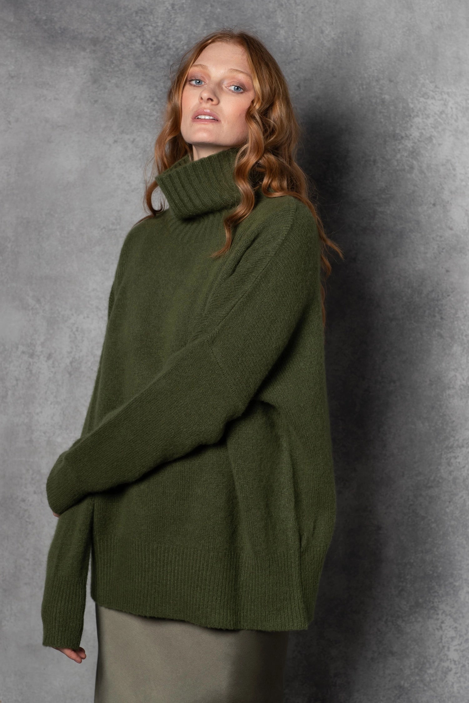 Oversized Cashmere Turtleneck Sweater in Green