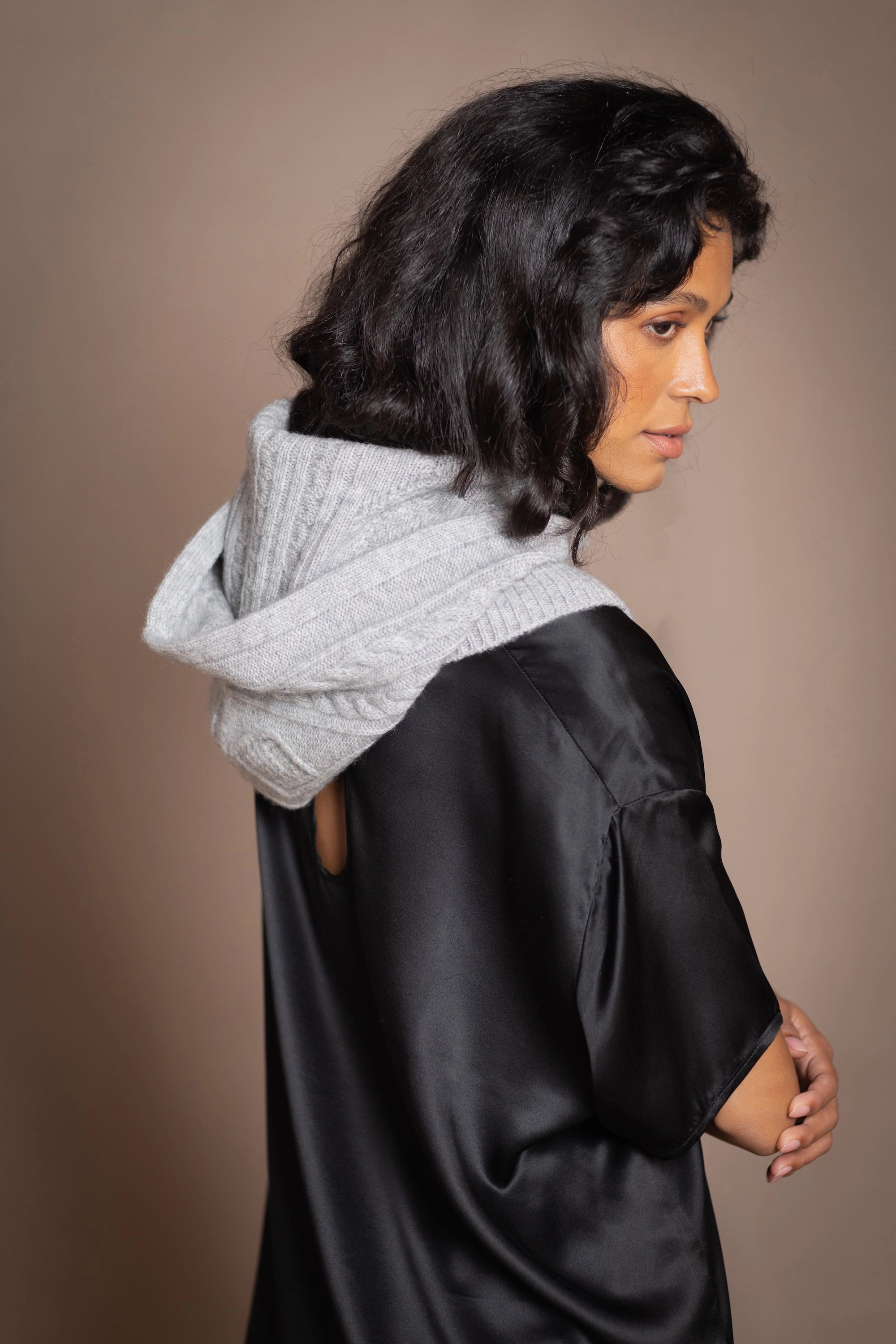Cable Cashmere Hood | Pale Grey