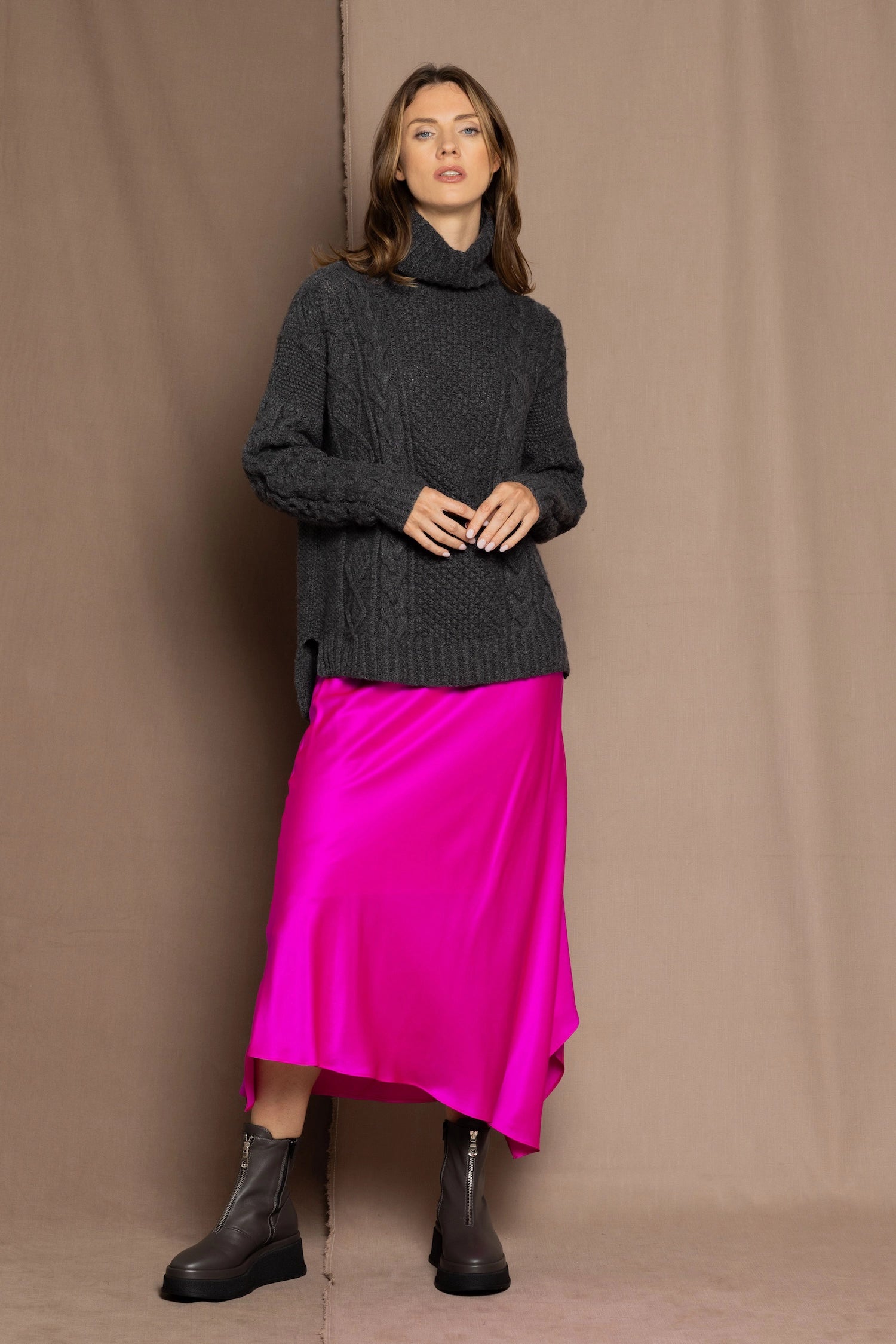 Luxury cashmere sweater in grey