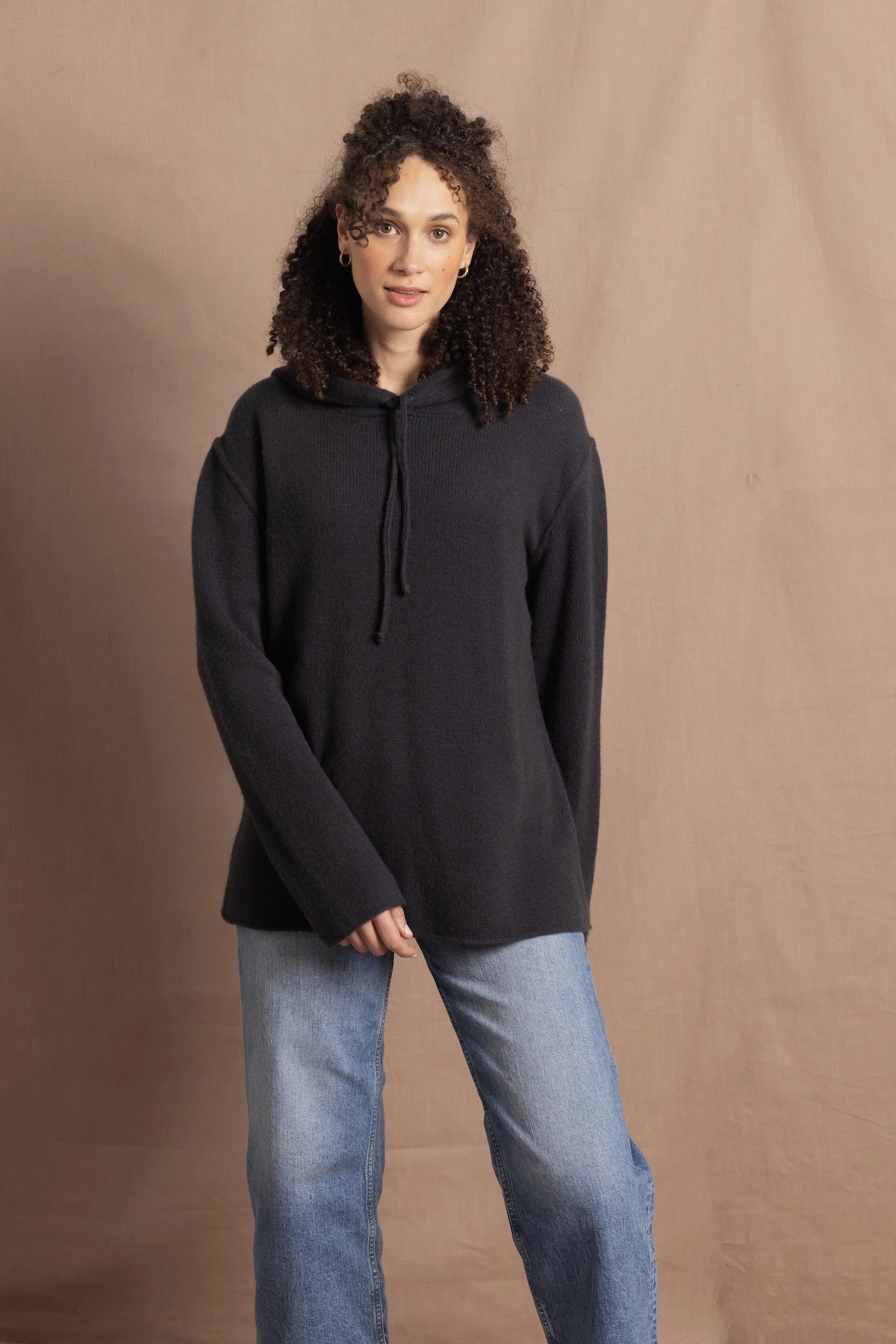 lady wears oversized pure cashmere hoodie sweater in grey blue colour