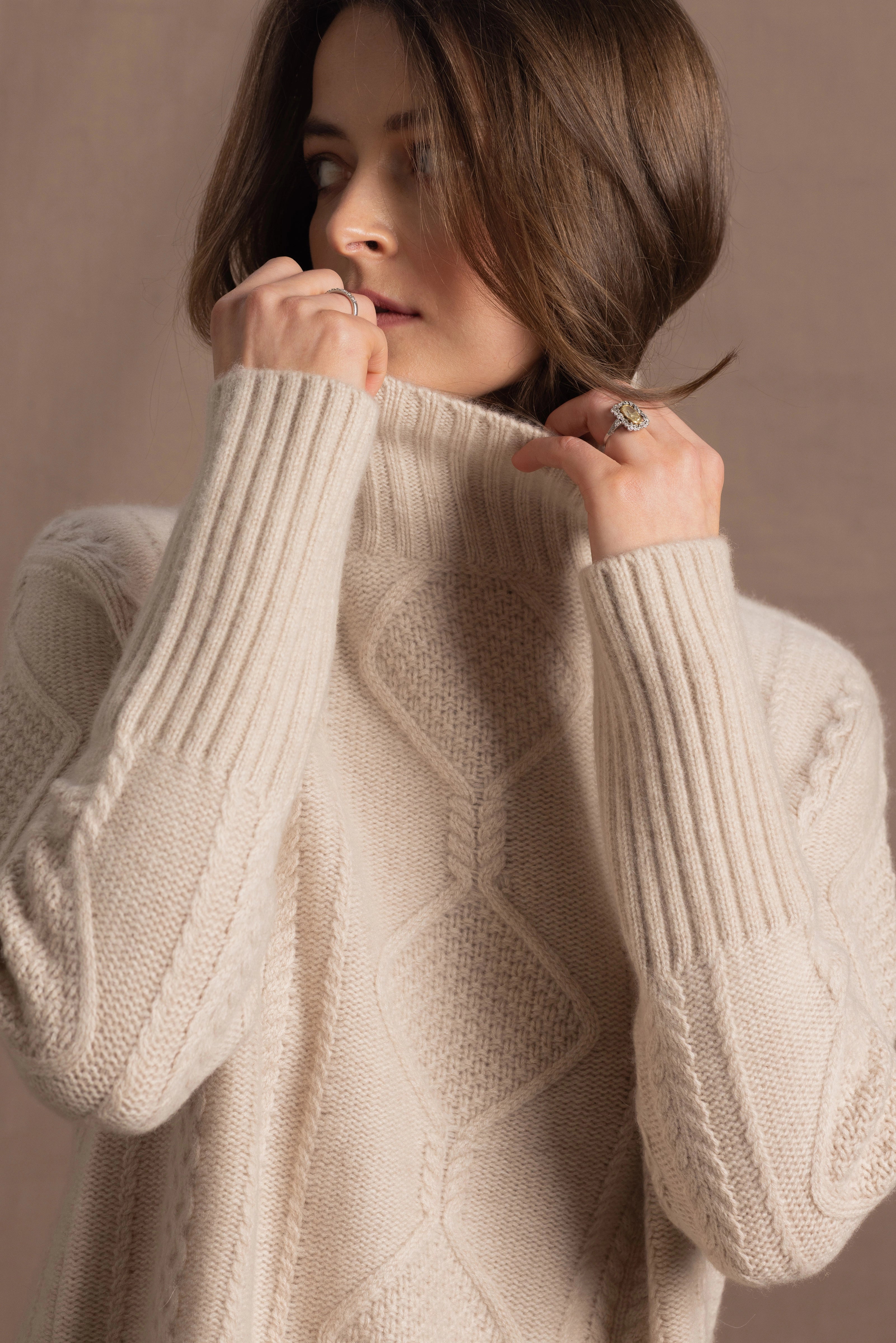 100% Cashmere Aran Sweater with Turtleneck in Cream