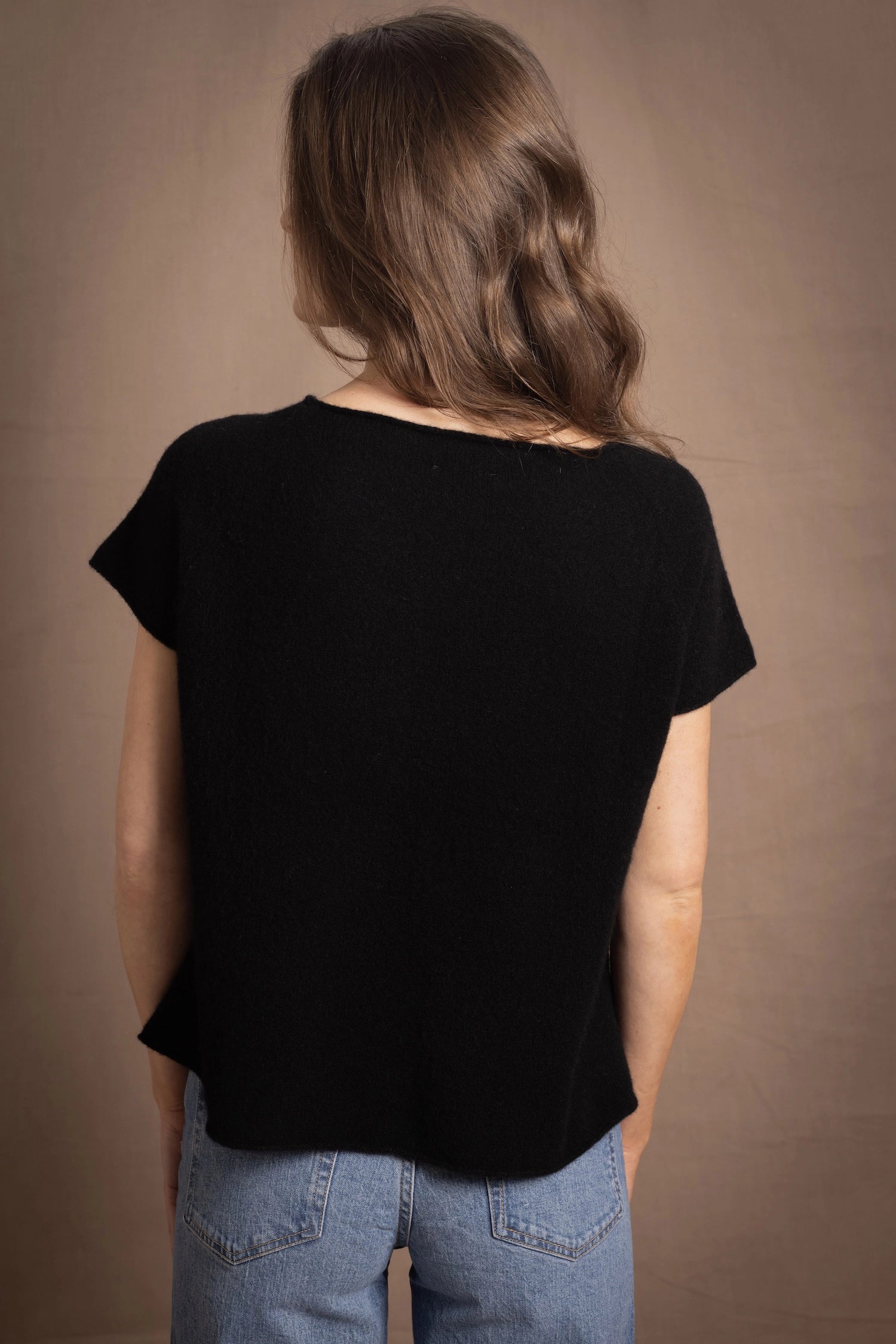 back of pure cashmere tee short sleeve sweater in black