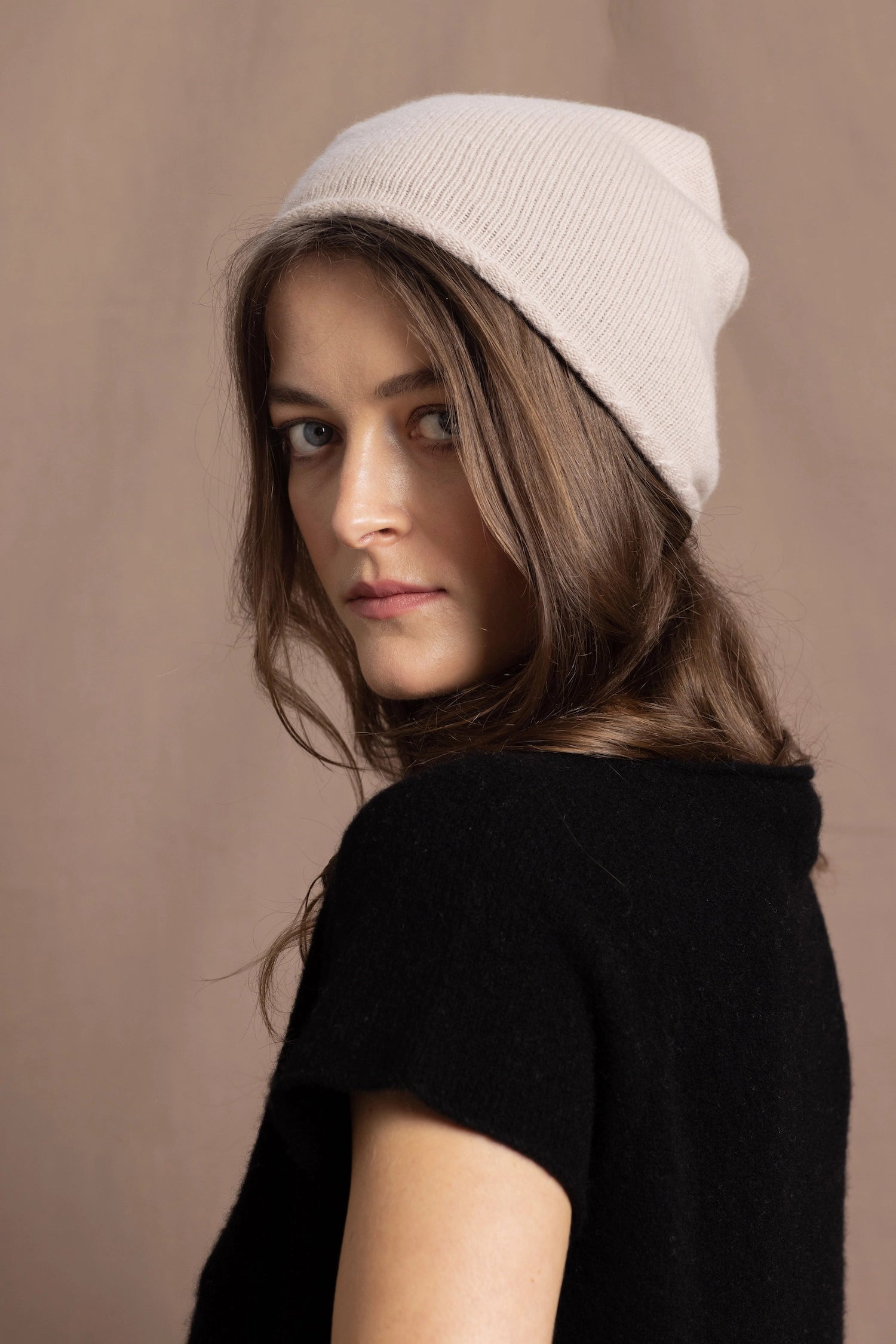 lady wearing luxury cashmere beanie hat in beige