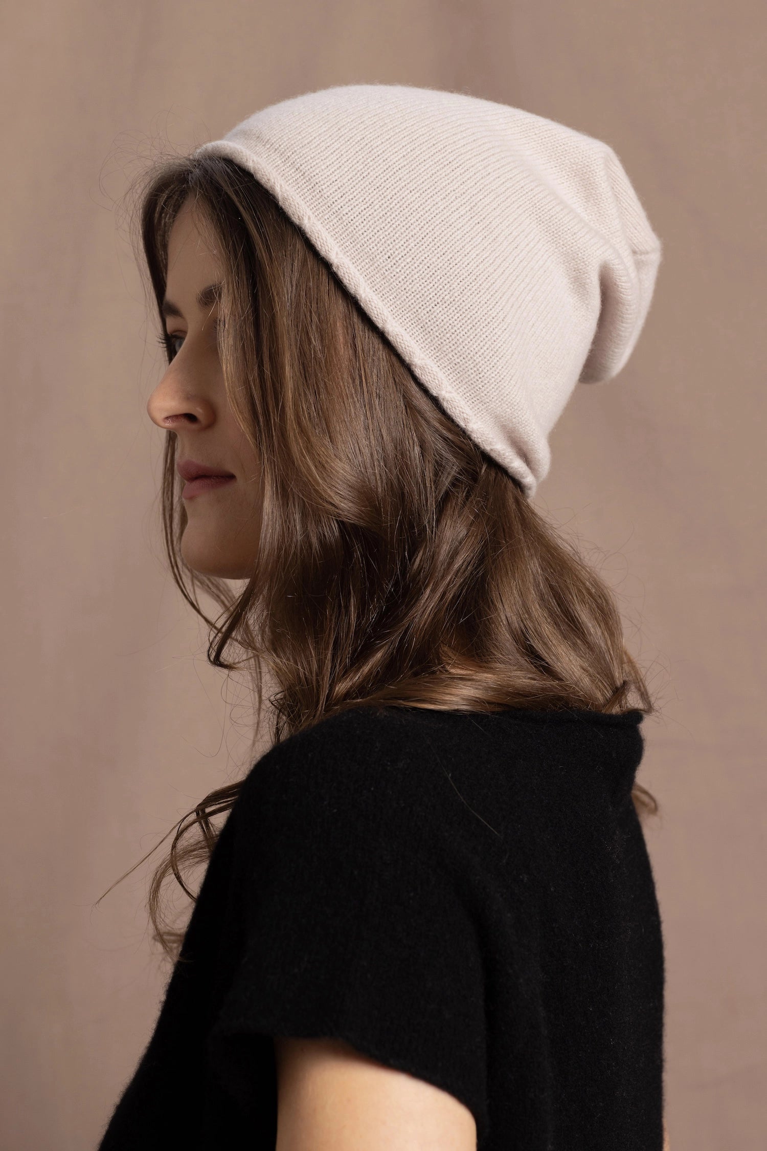lady wearing luxury cashmere beanie hat in beige