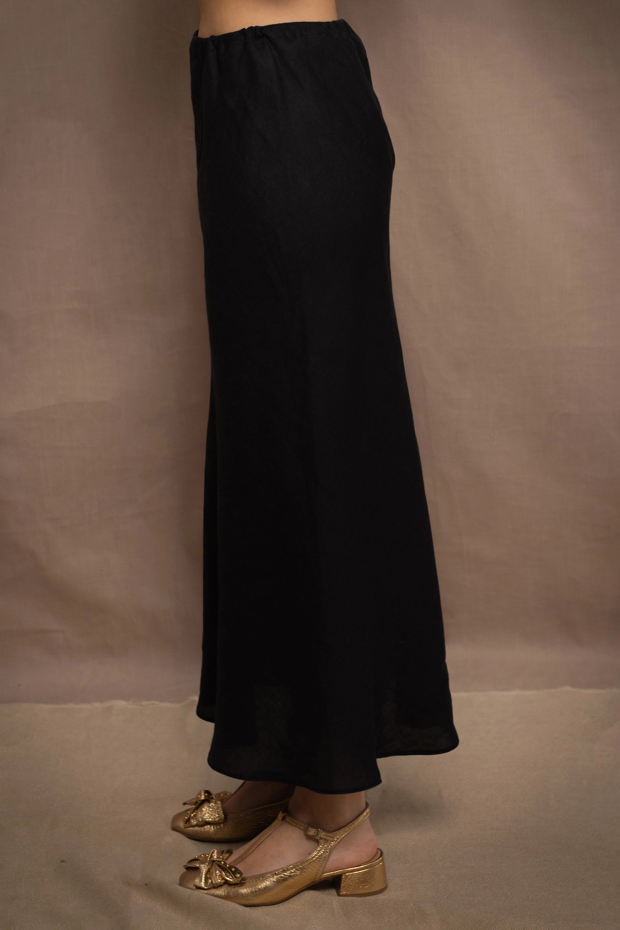 An Irish linen circle skirt in black