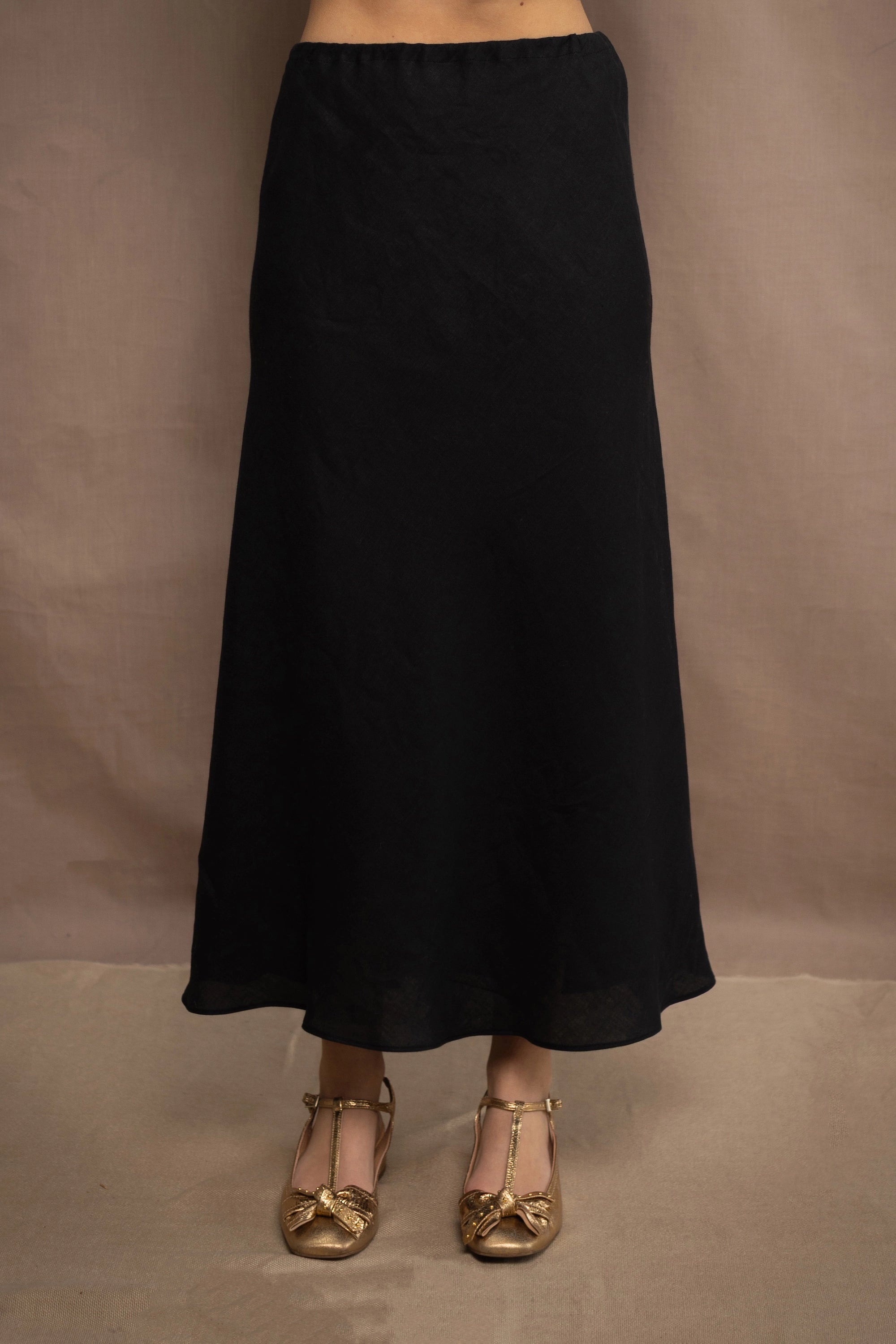 An Irish linen circle skirt in black