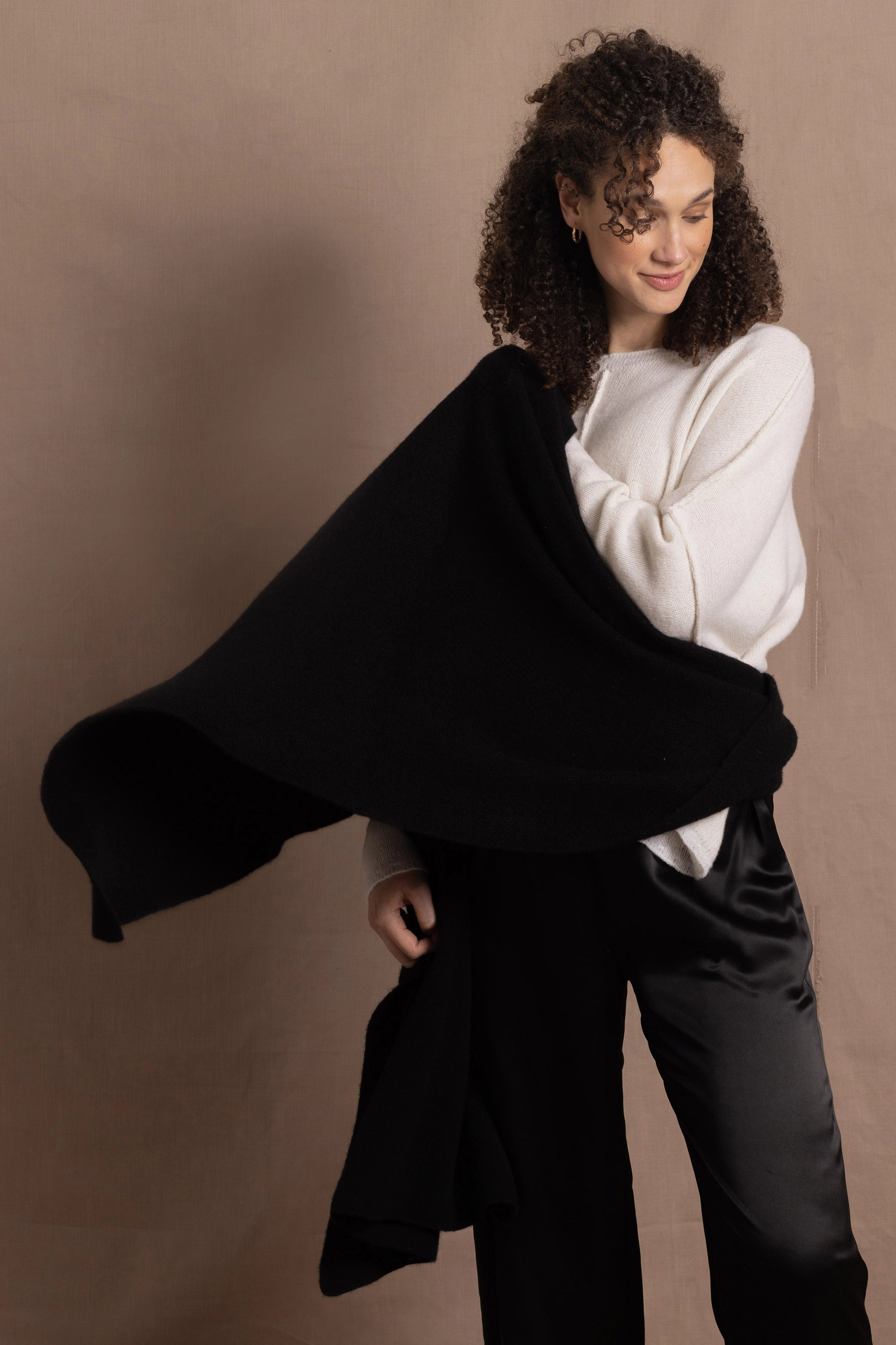 100% Cashmere Large Blanket Wrap in Black