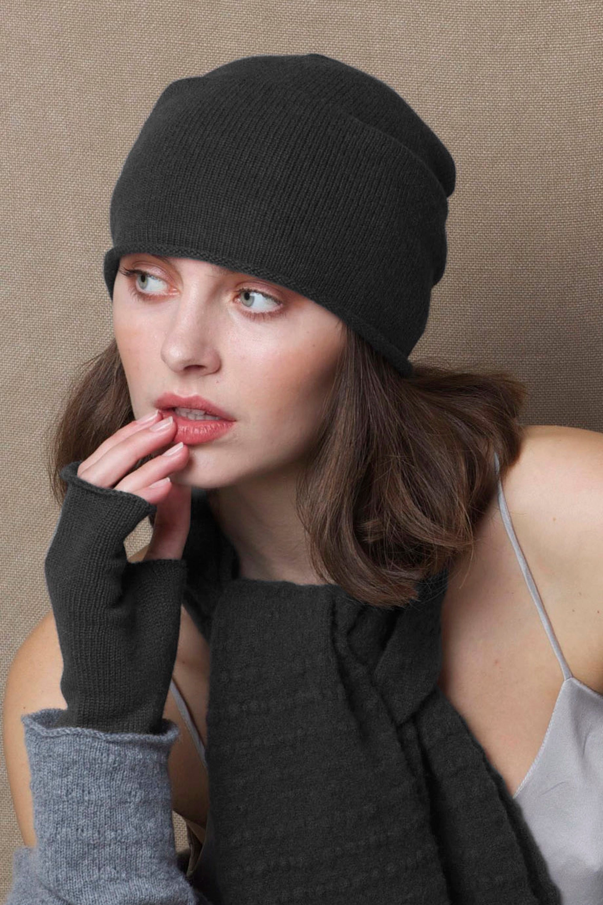 Luxury Cashmere Beanie Hat in Charcoal