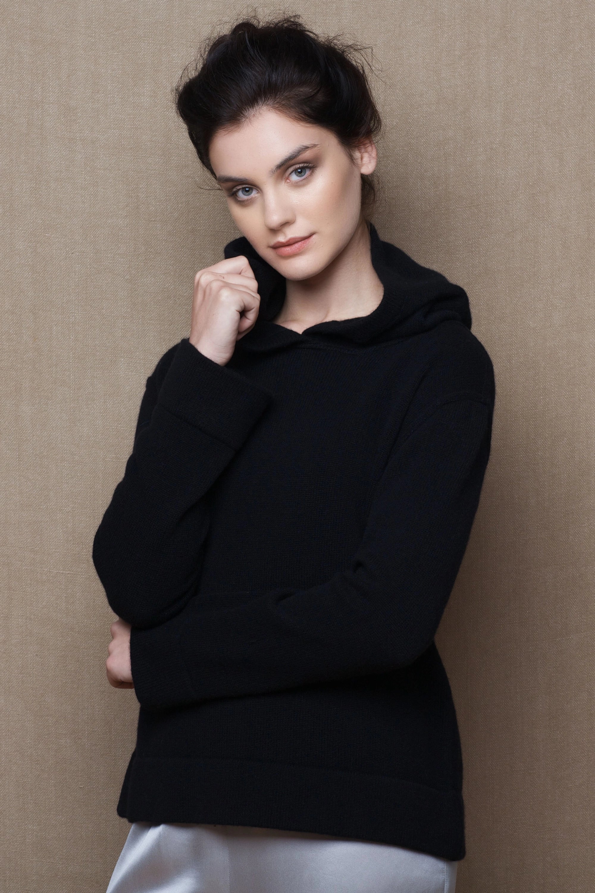 Luxury Cashmere Hoodie Sweater in Black