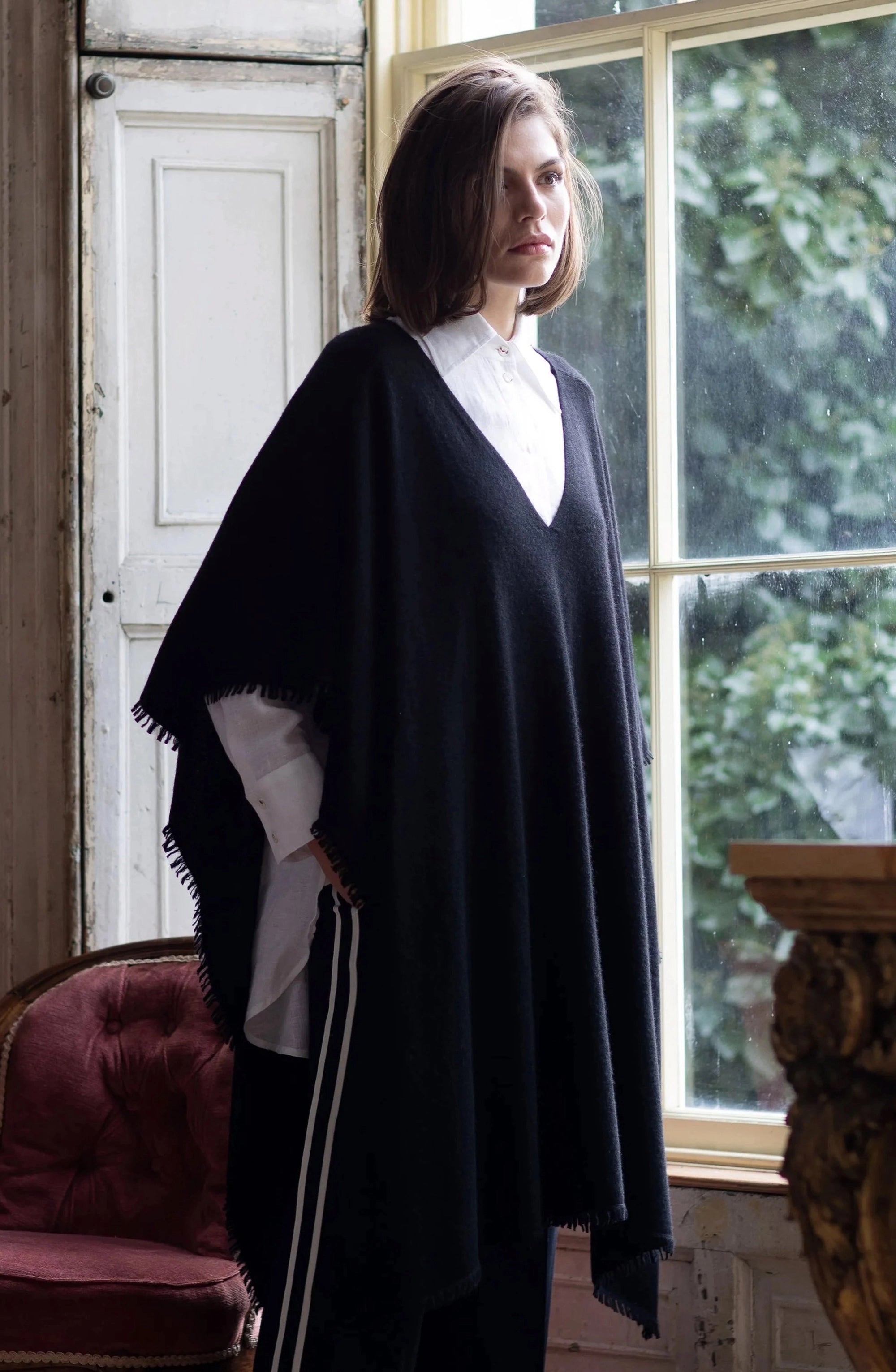 Luxury Cashmere Poncho V Neck in Black