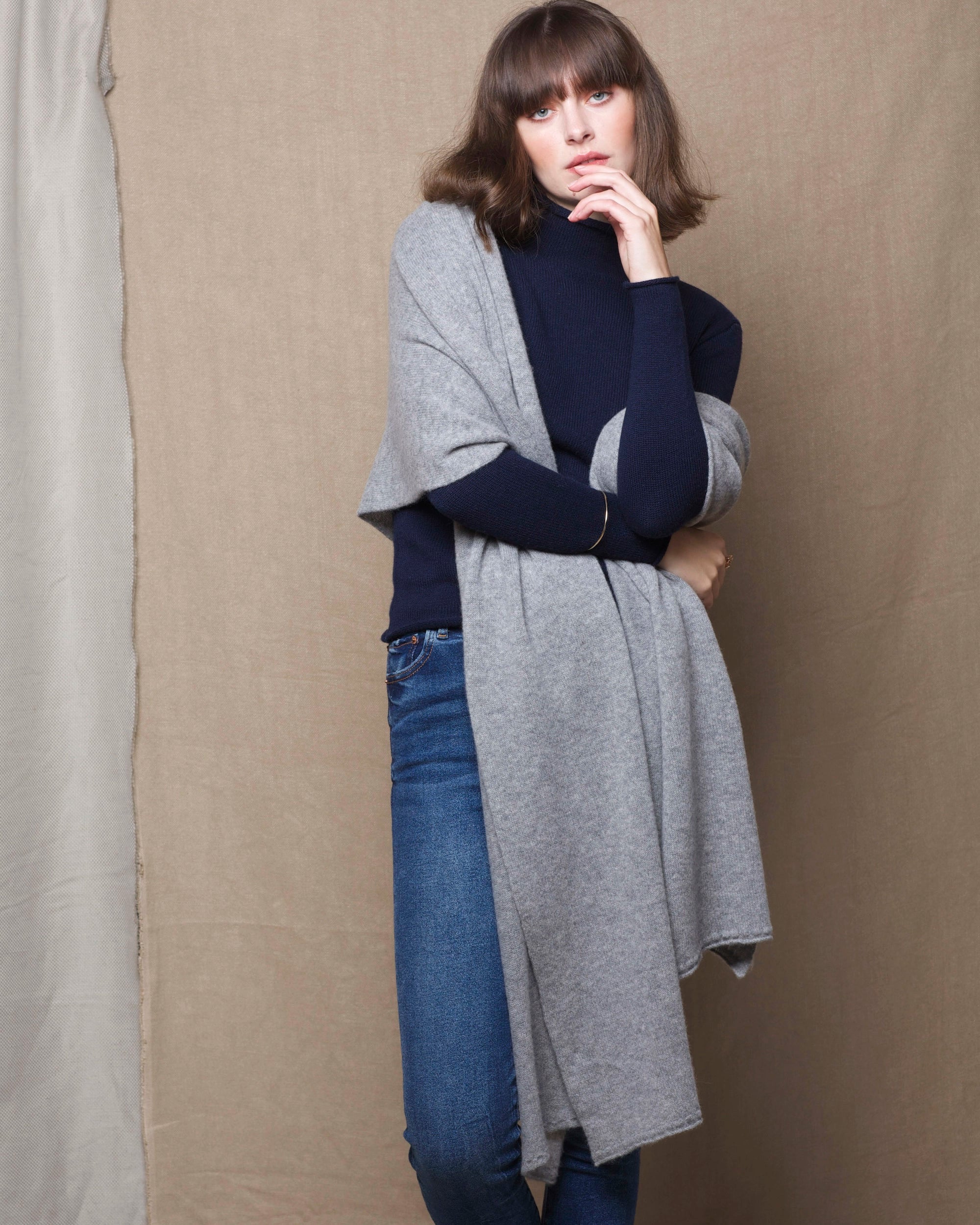 Large Luxury Cashmere Scarf in Grey