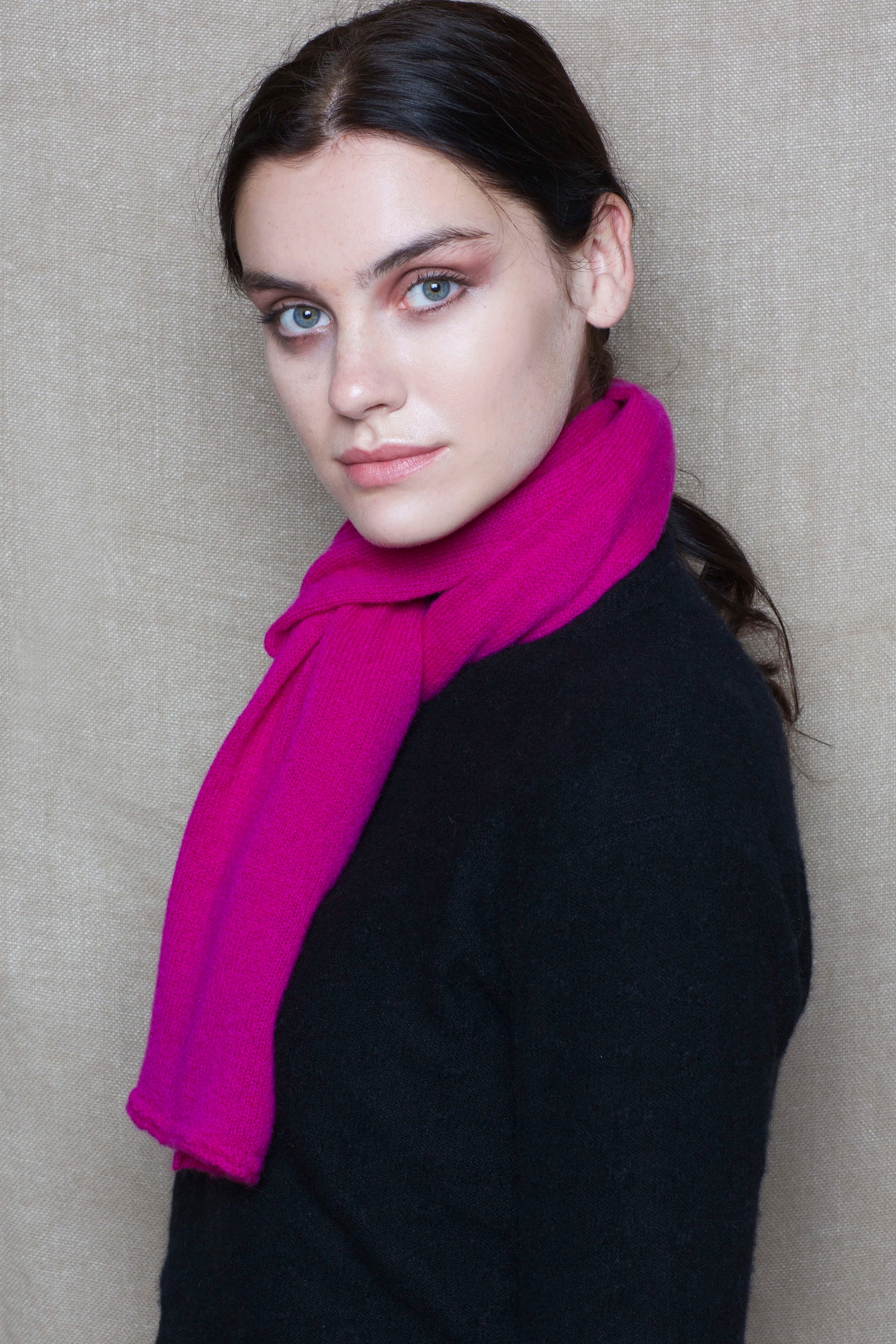 Luxury small Cashmere scarf in magenta