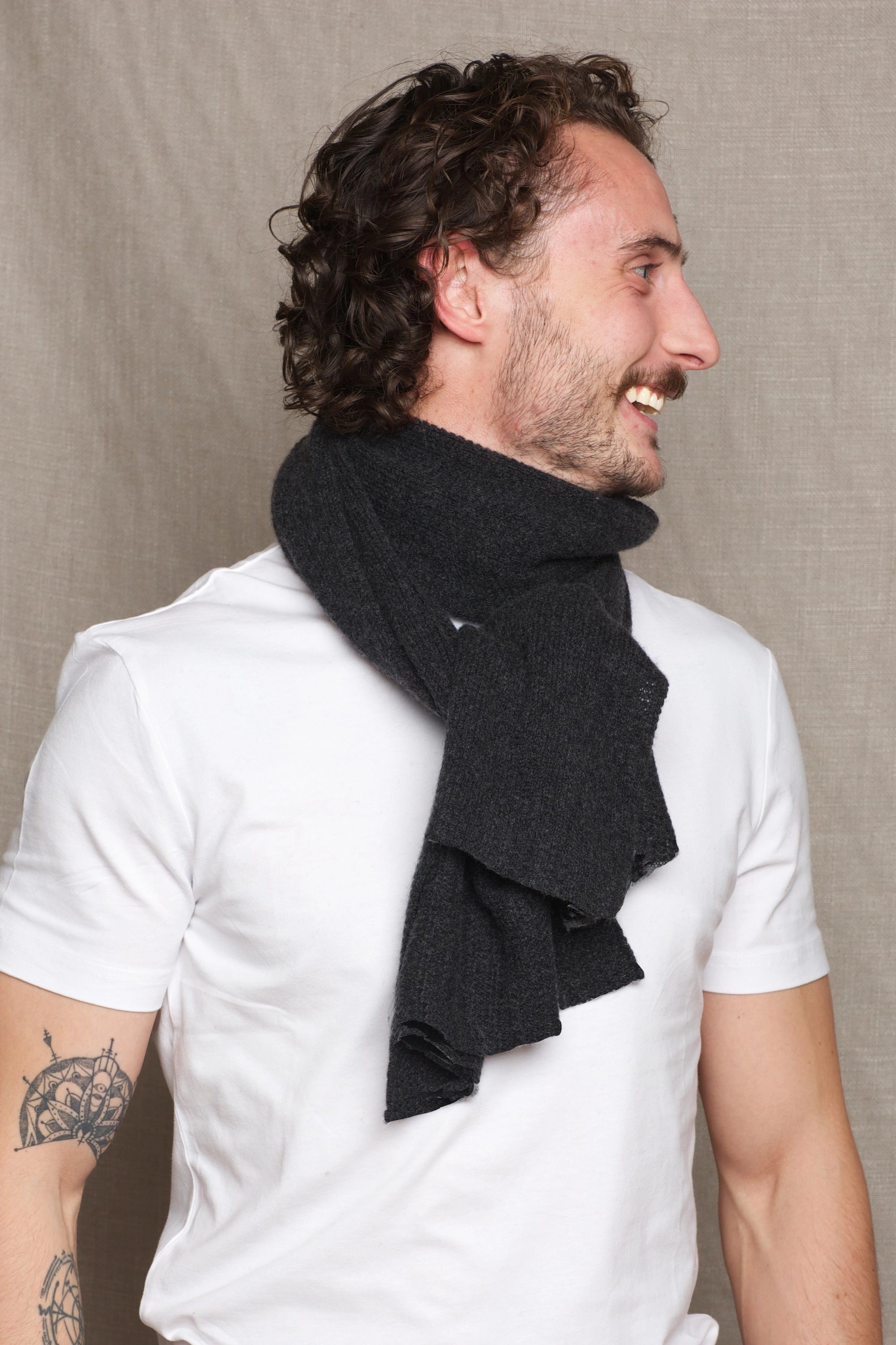 Luxury Fisherman Men's Cashmere Scarf Charcoal
