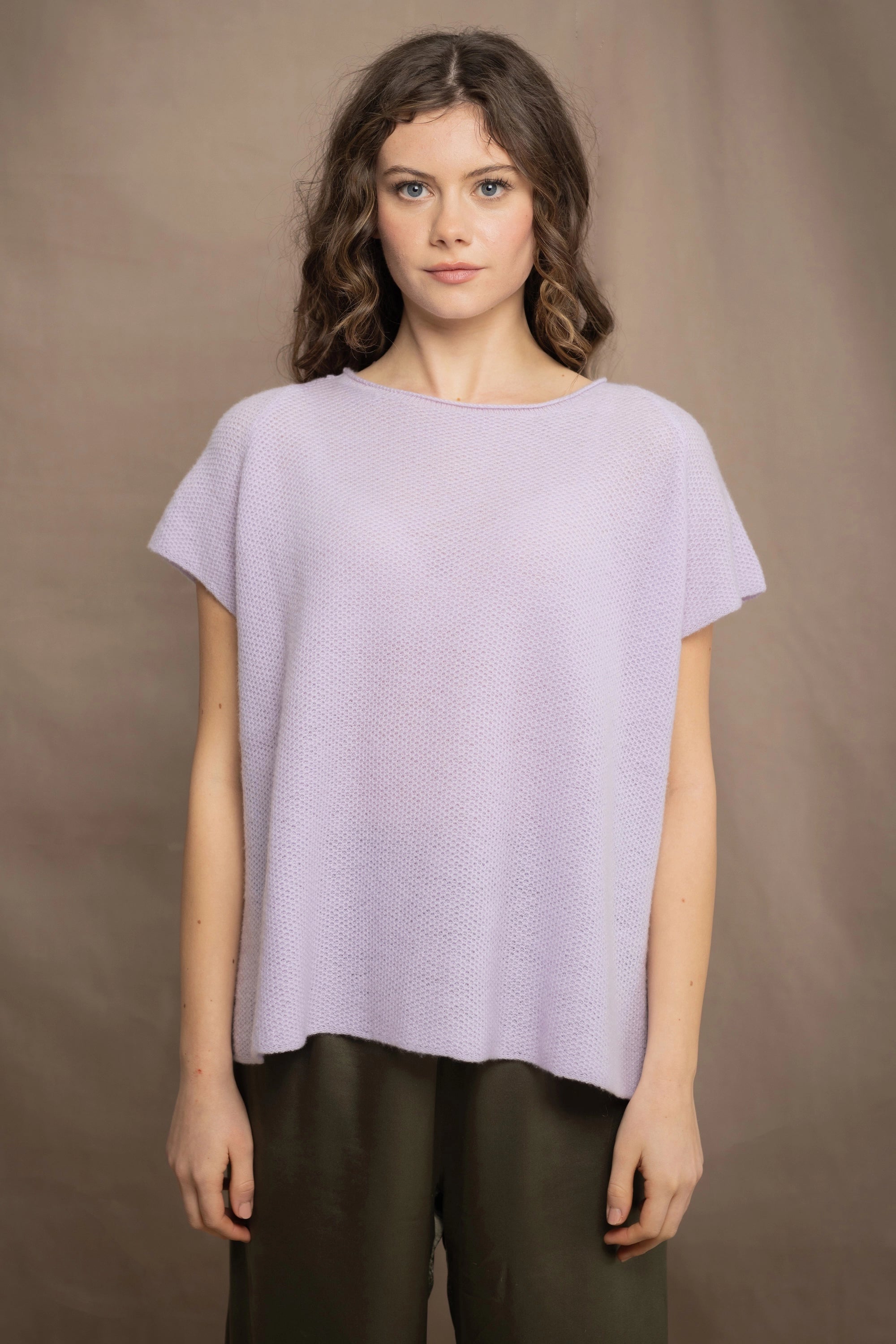 a woman wears a cashmere tee sweater with a moss texture in light pale purple