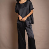 Síoda Oversized Keyhole Silk Tee | Black