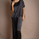 Síoda Oversized Keyhole Silk Tee | Black