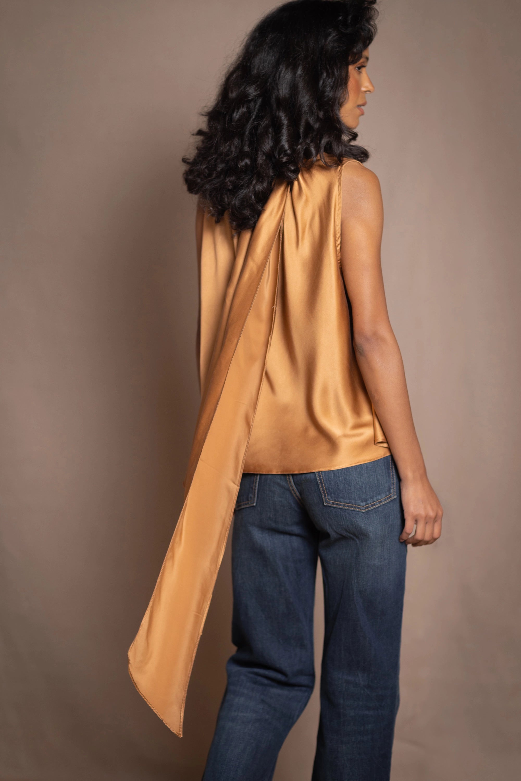 Síoda Pussy Bow Silk Top | Toffee