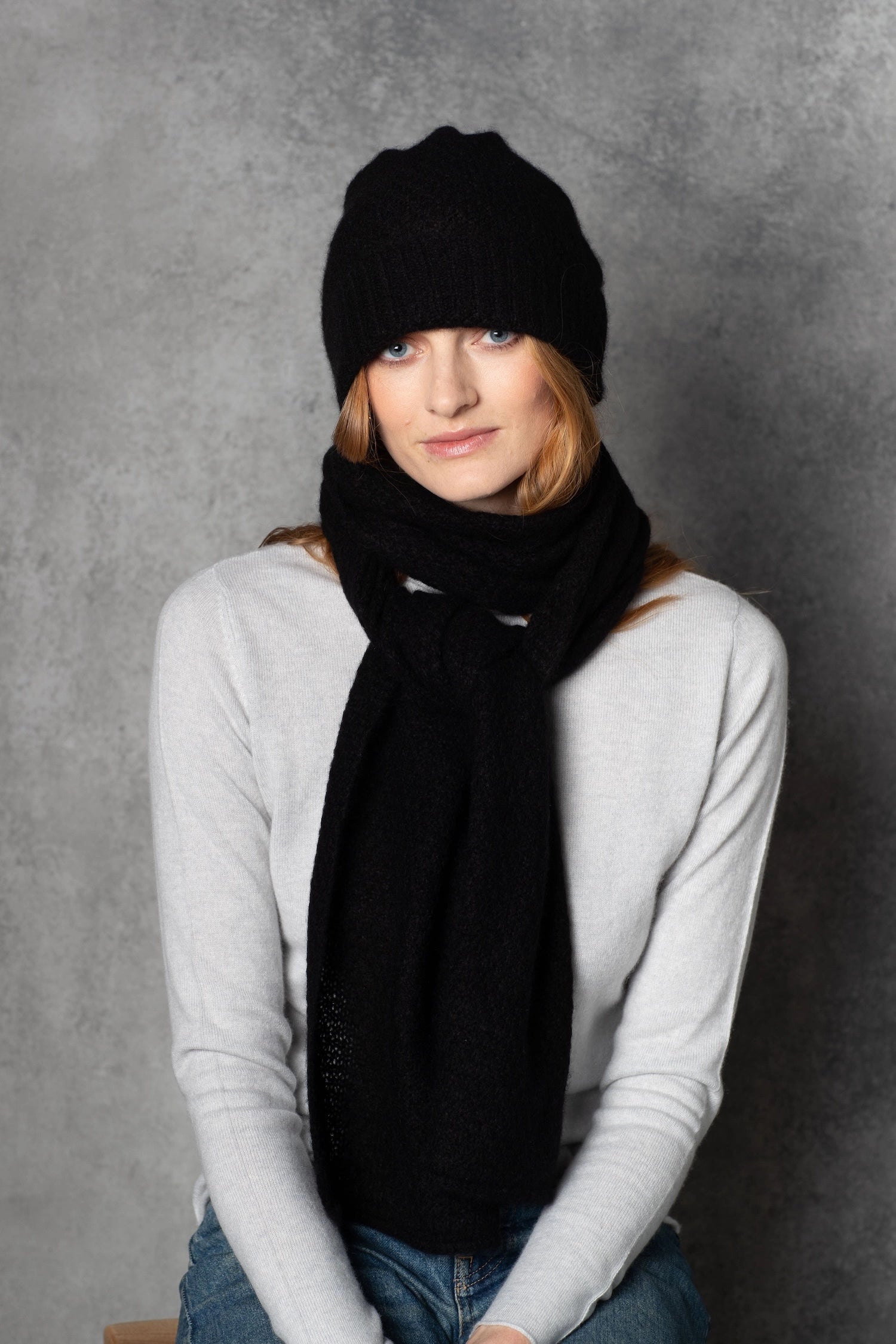 luxury cashmere scarf in black
