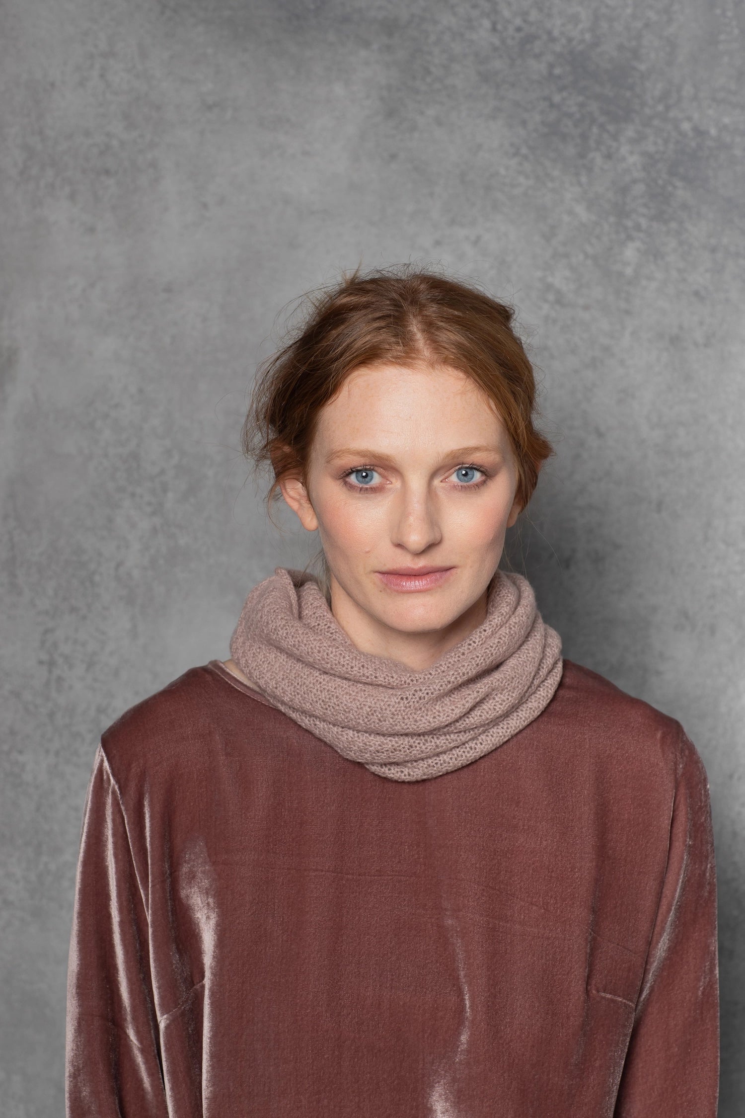 Cashmere Snood in Dusty Pink