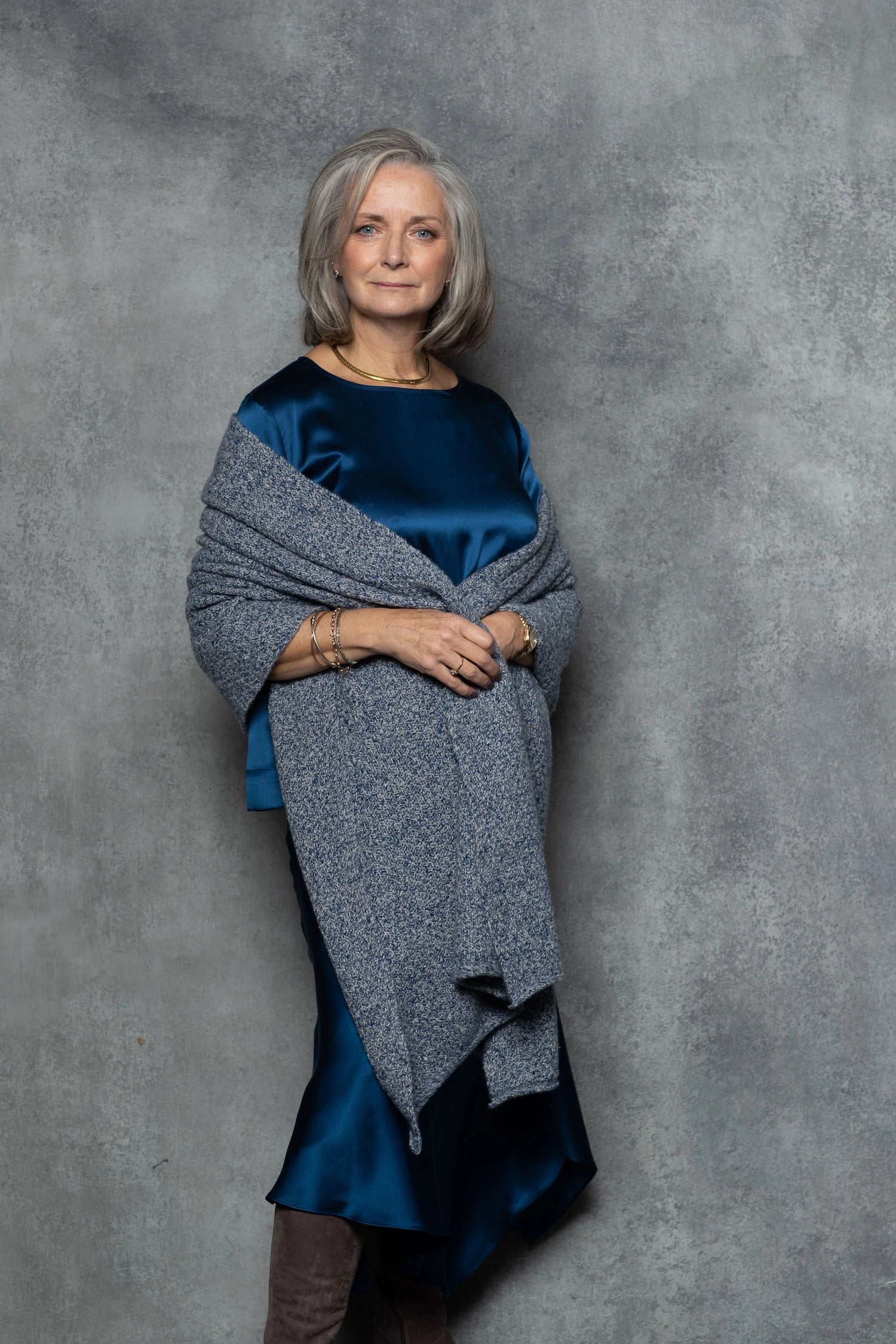 Luxury Cashmere Large Wrap Scarf in Marled Blue Grey