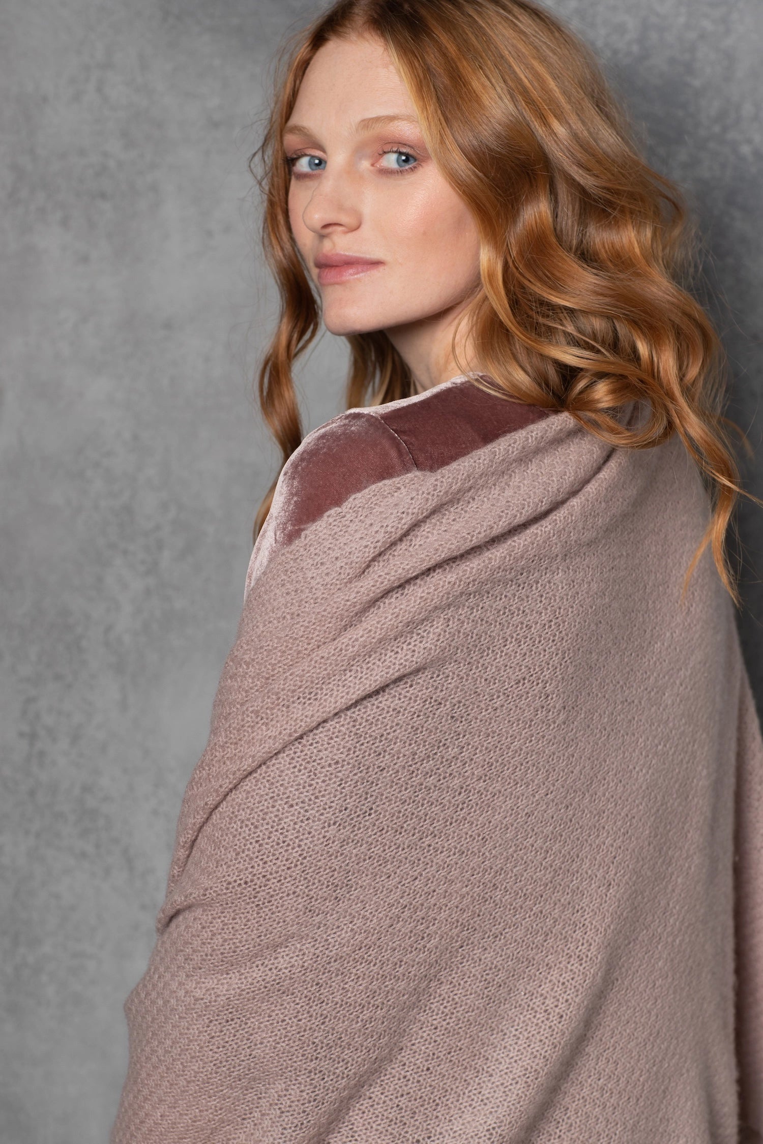 Luxury Cashmere Large Wrap Scarf in Dusty Pink
