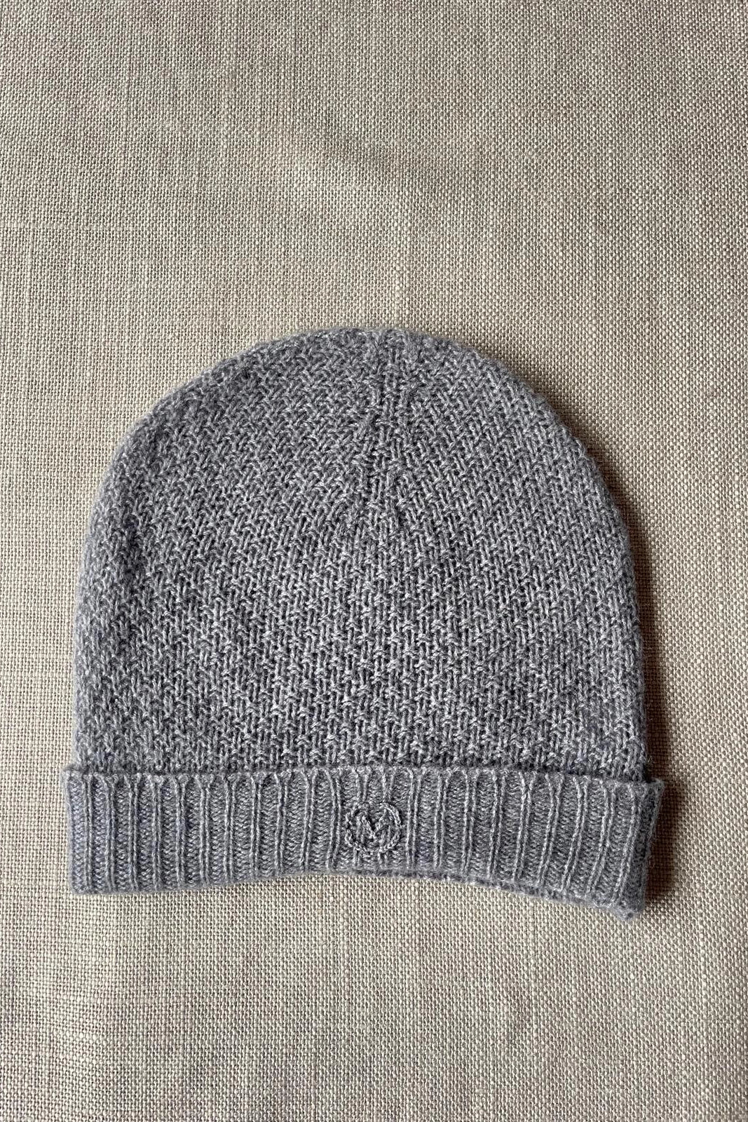 cashmere beanie hat in grey