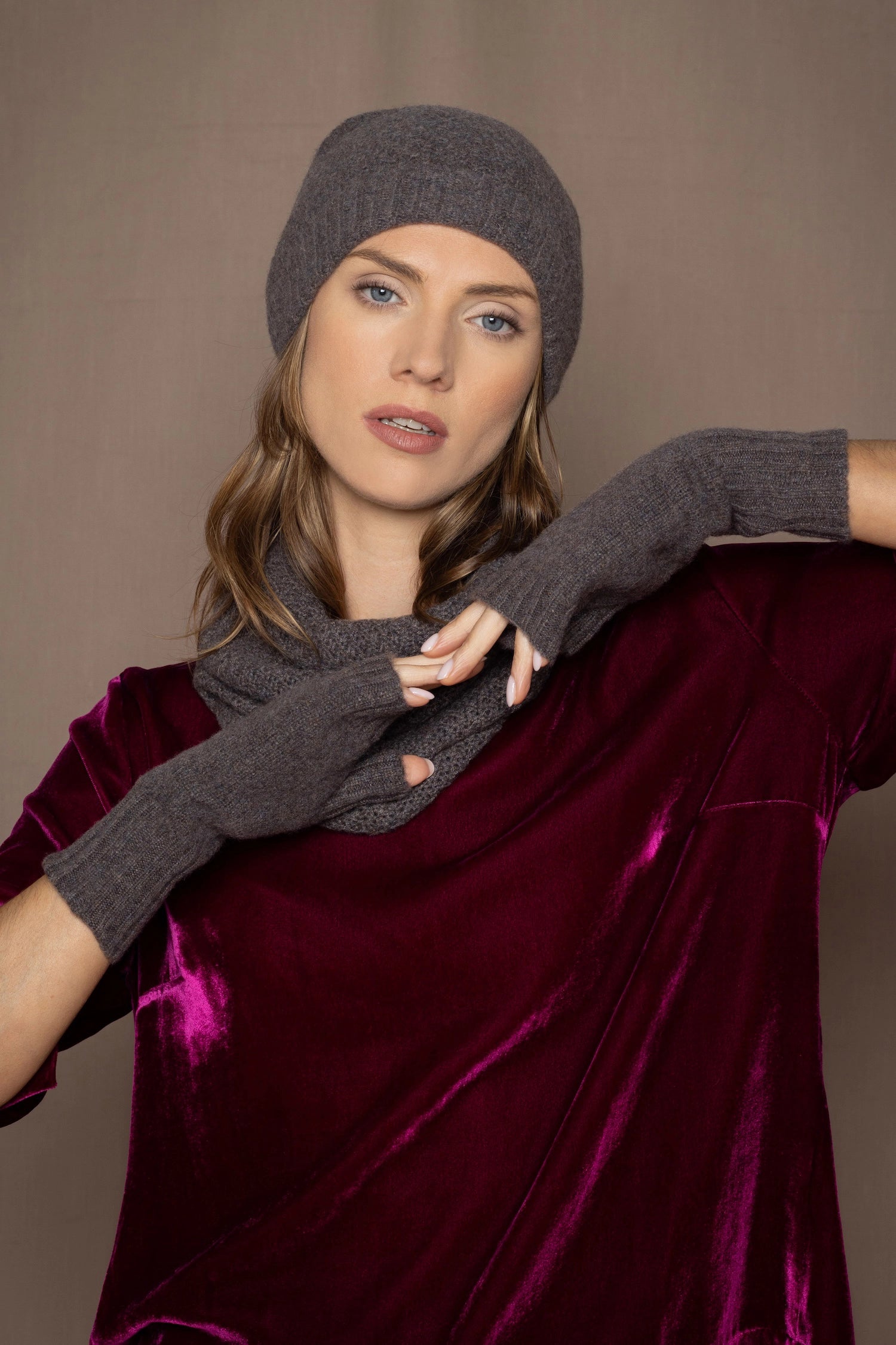 Fingerless Cashmere Gloves in Brown