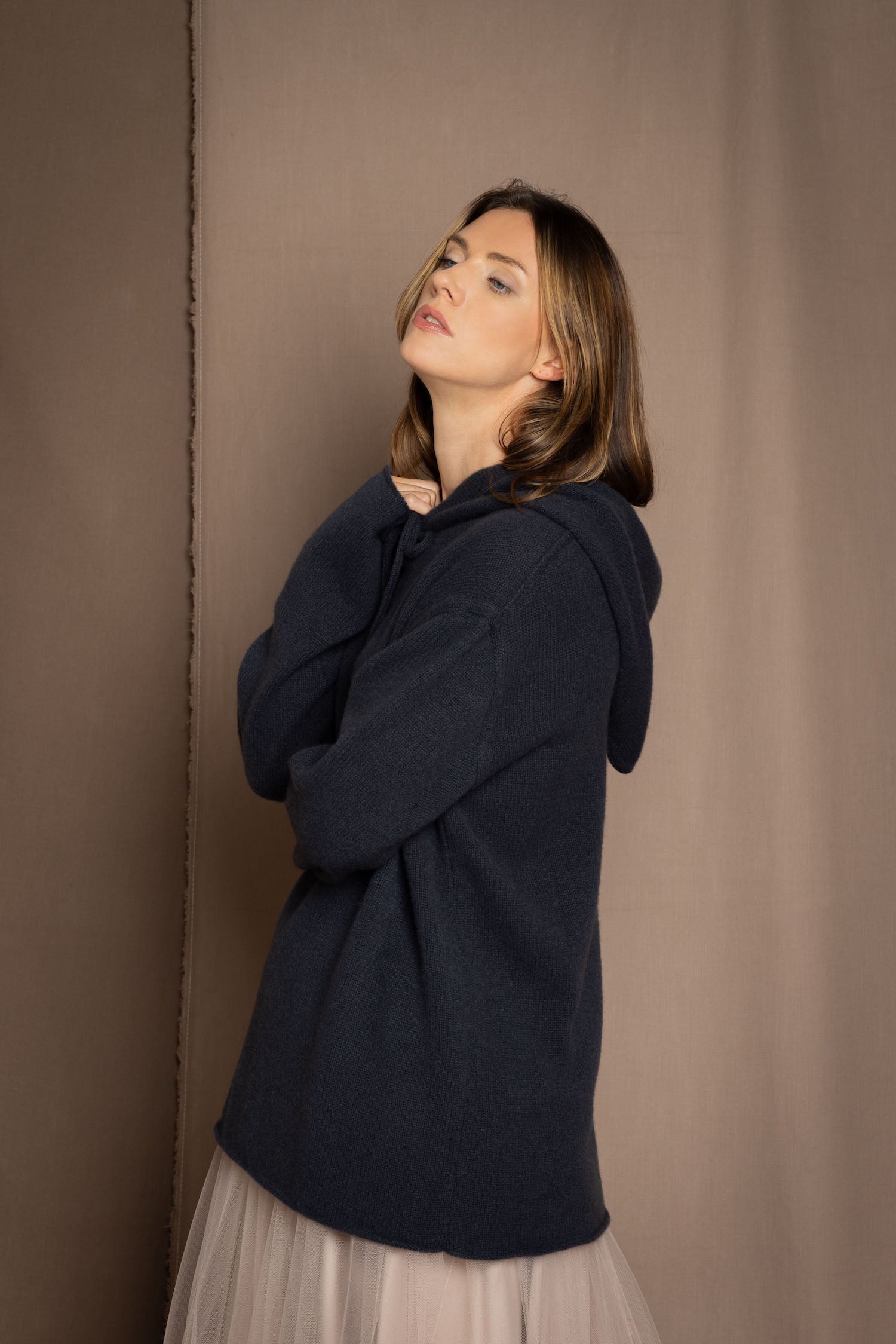 cashmere hoodie sweater in blue
