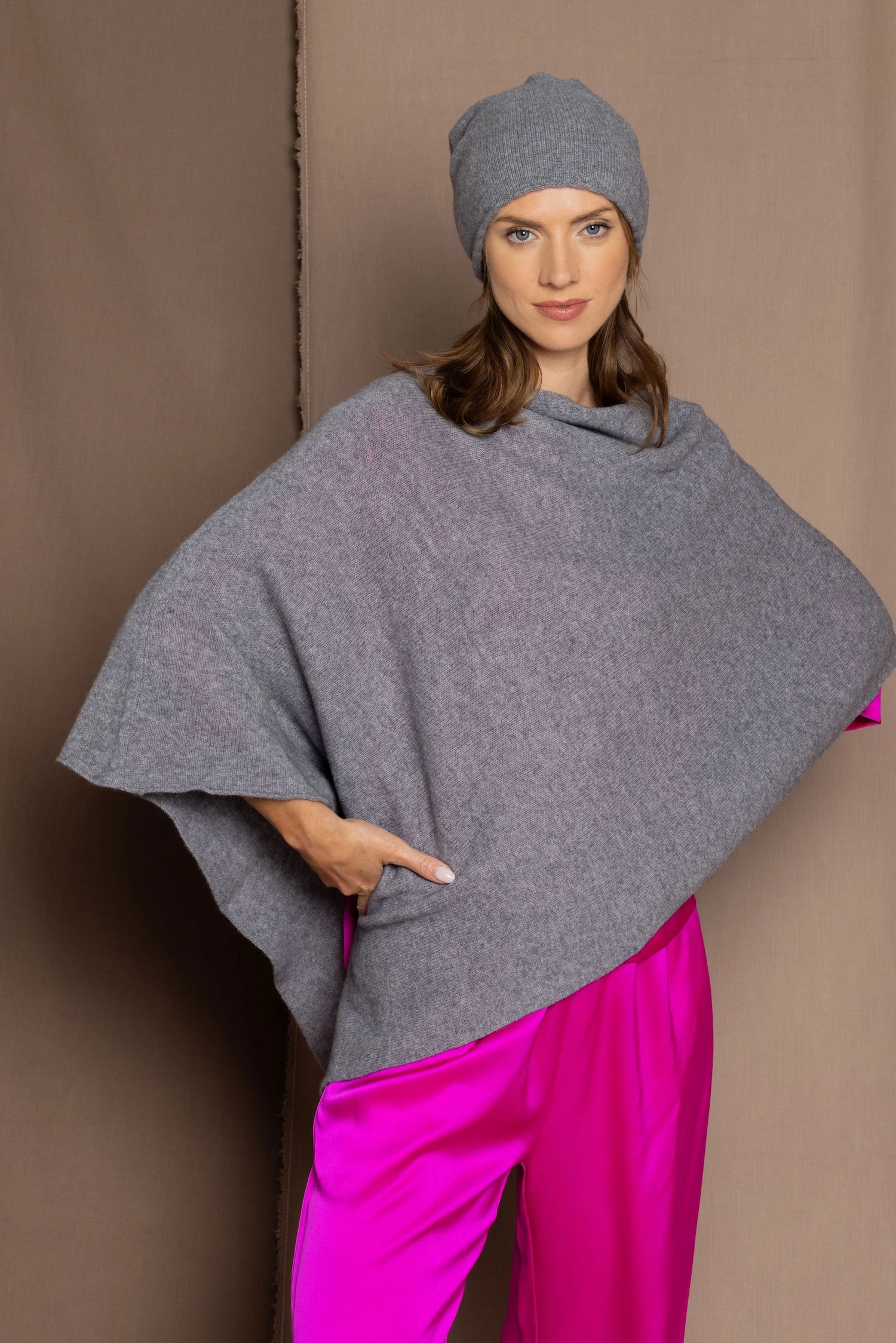 cashmere cape in grey