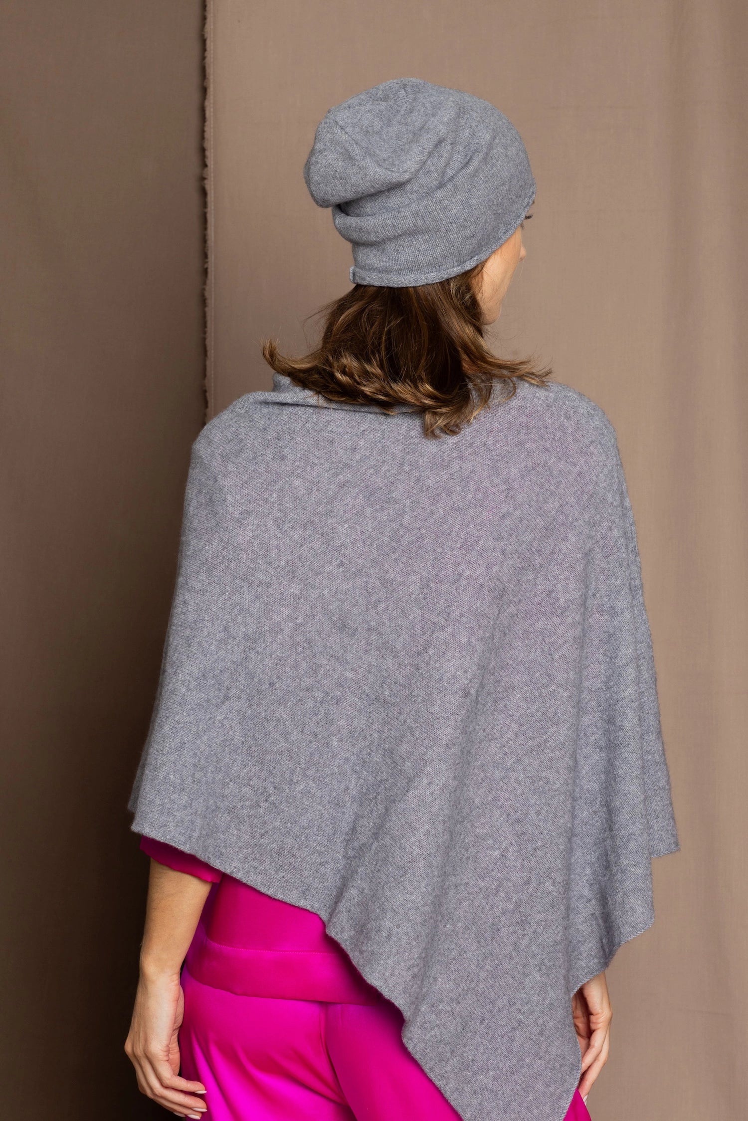 cashmere cape in grey