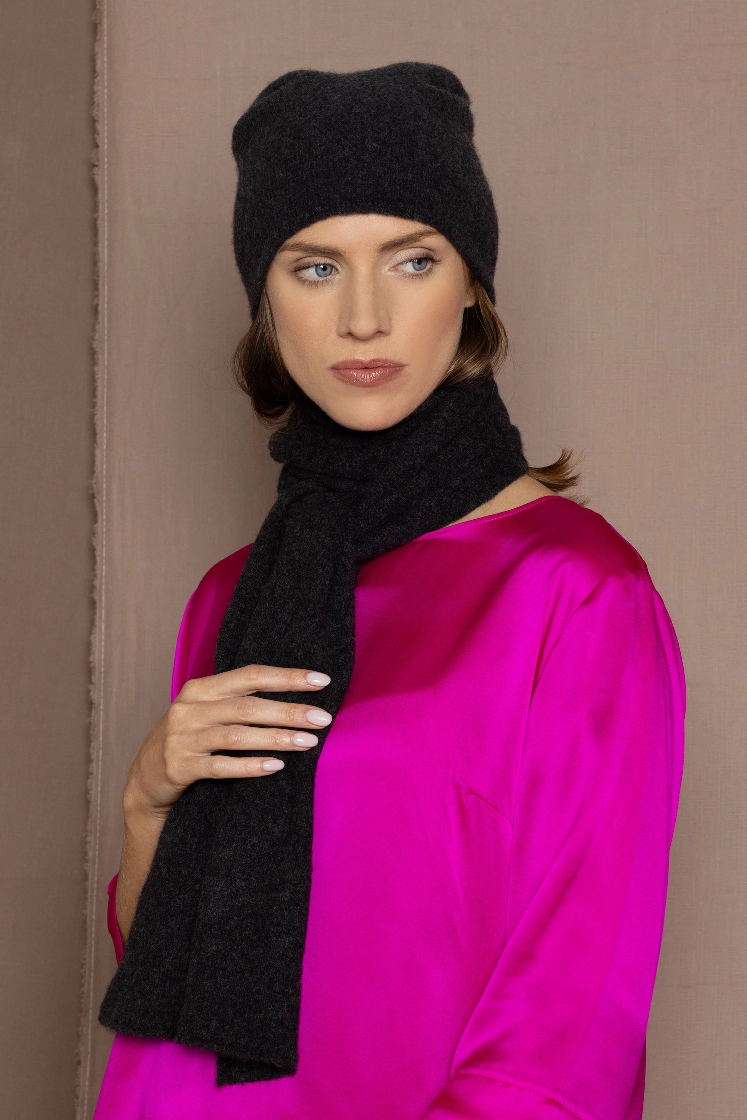 cashmere scarf in charcoal